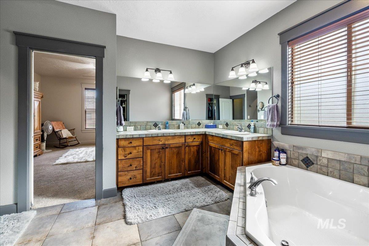 1063 W Hitchcock St, Meridian, Idaho 83646, 6 Bedrooms, 3.5 Bathrooms, Residential For Sale, Price $769,900,MLS 98966680