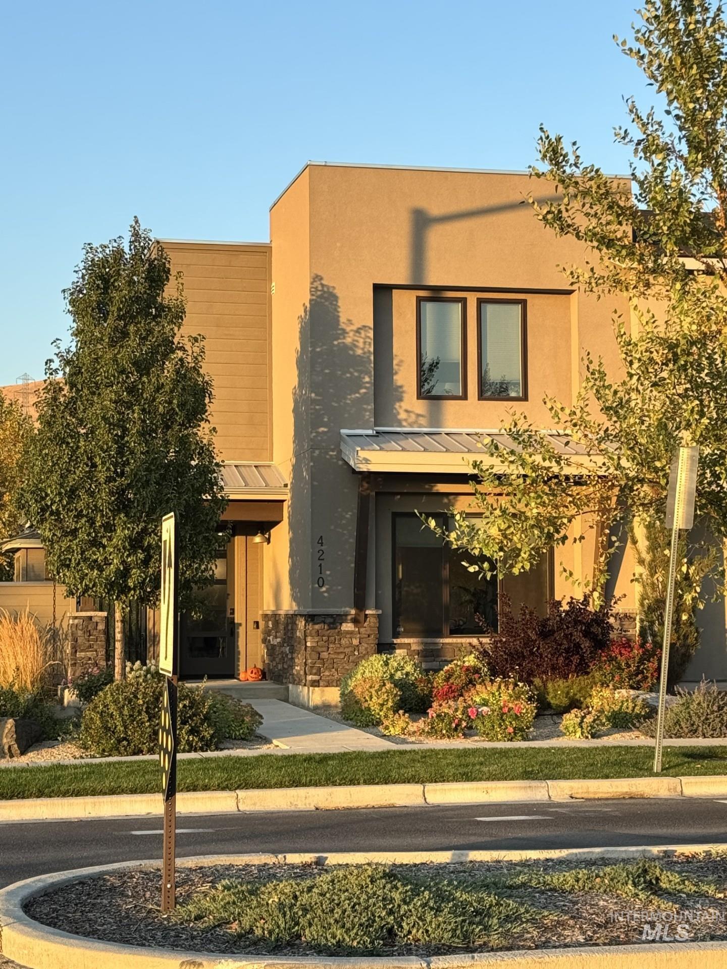 4210 E Parkcenter Boulevard, Boise, Idaho 83716, 3 Bedrooms, 3.5 Bathrooms, Residential For Sale, Price $697,900,MLS 98966688