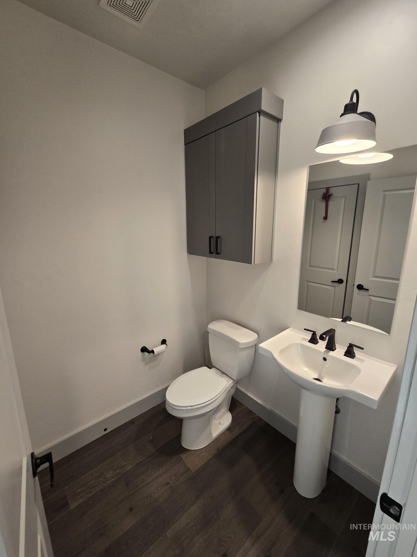 4210 E Parkcenter Boulevard, Boise, Idaho 83716, 3 Bedrooms, 3.5 Bathrooms, Residential For Sale, Price $697,900,MLS 98966688