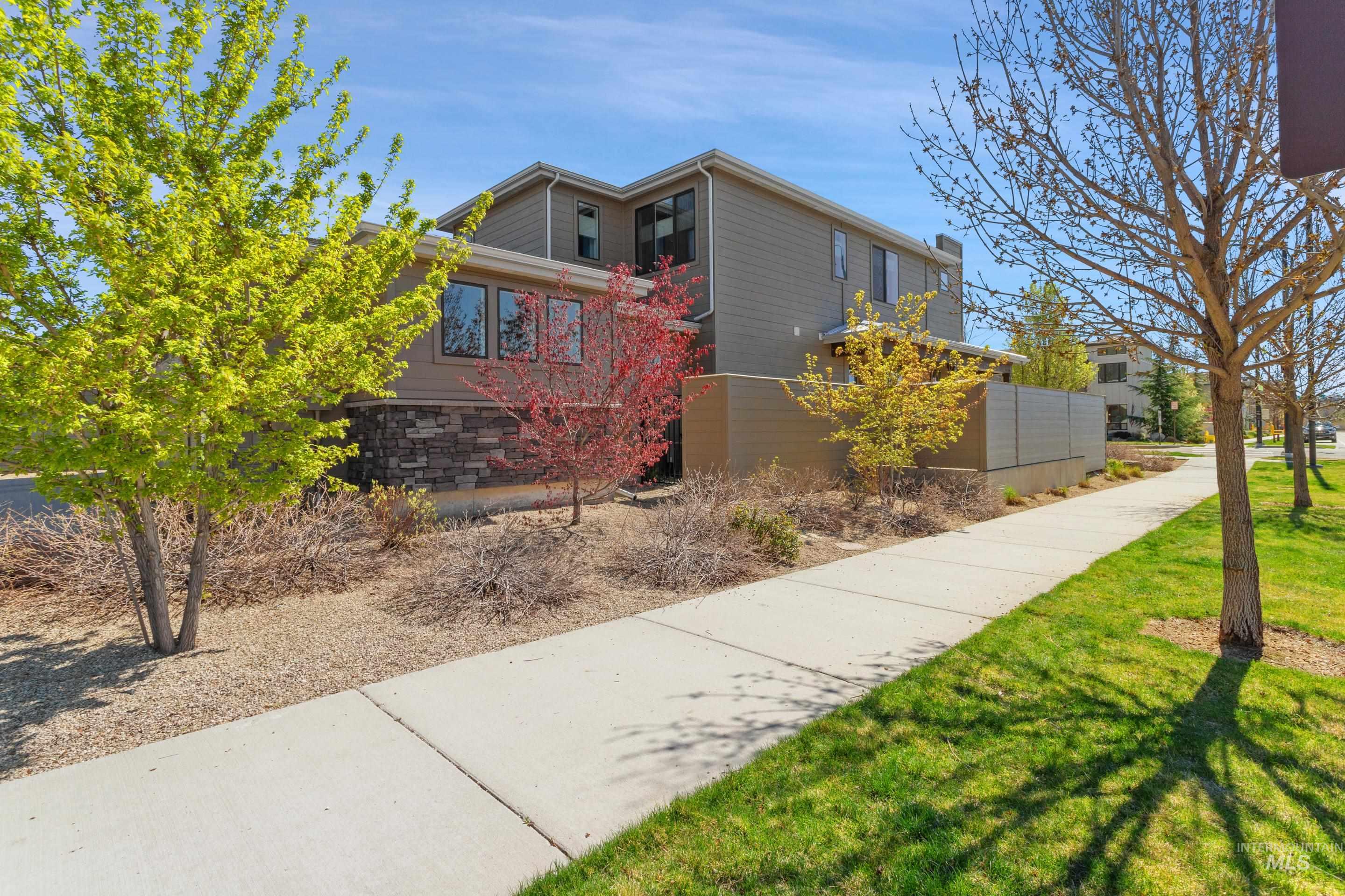 4210 E Parkcenter Boulevard, Boise, Idaho 83716, 3 Bedrooms, 3.5 Bathrooms, Residential For Sale, Price $674,990, 98966688