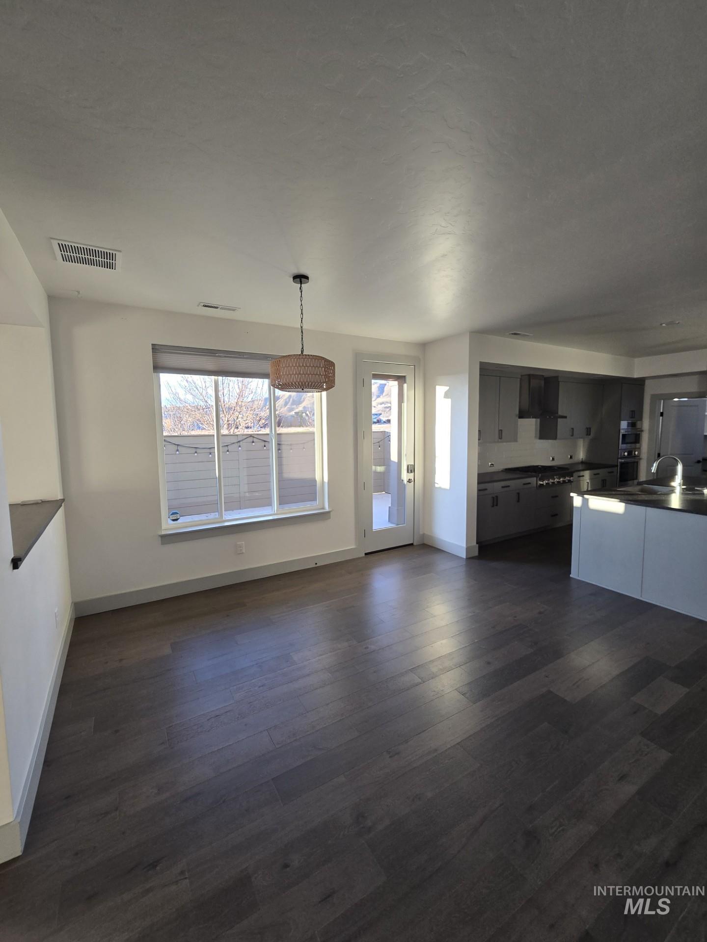 4210 E Parkcenter Boulevard, Boise, Idaho 83716, 3 Bedrooms, 3.5 Bathrooms, Residential For Sale, Price $697,900,MLS 98966688