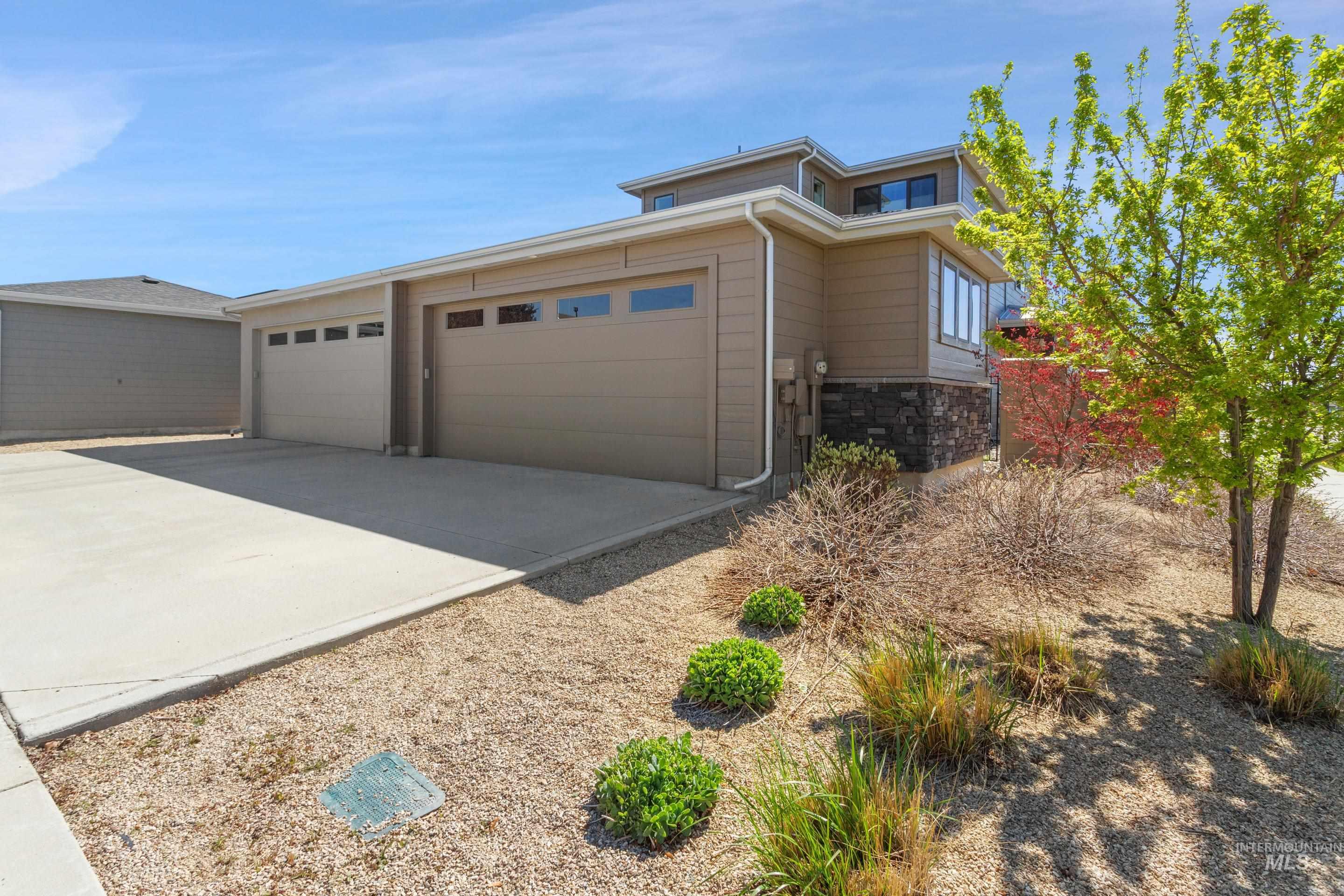 4210 E Parkcenter Boulevard, Boise, Idaho 83716, 3 Bedrooms, 3.5 Bathrooms, Residential For Sale, Price $674,990, 98966688