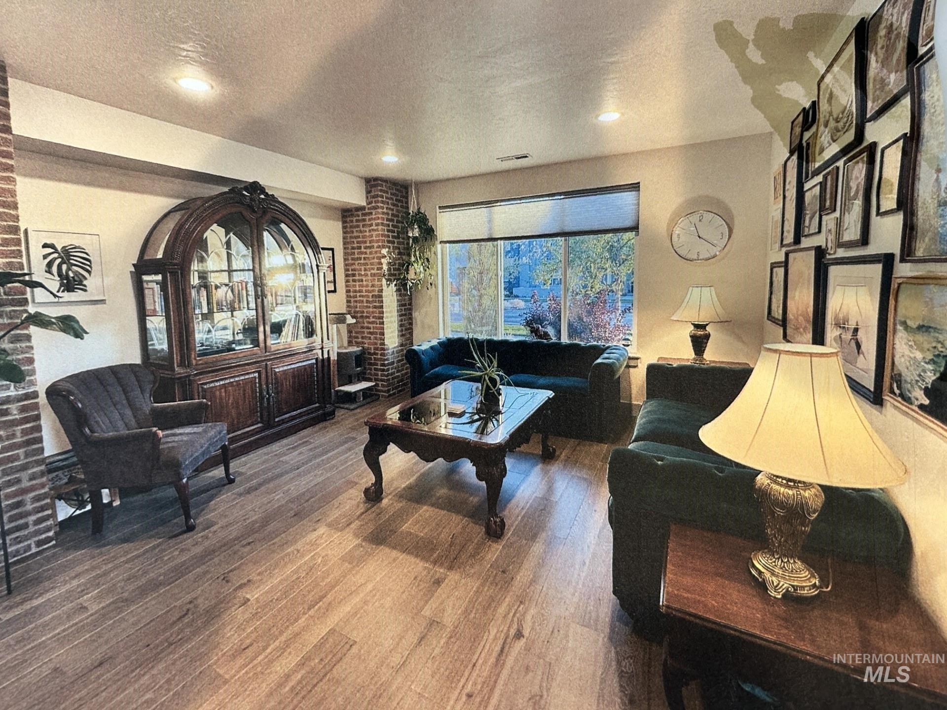 4210 E Parkcenter Boulevard, Boise, Idaho 83716, 3 Bedrooms, 3.5 Bathrooms, Residential For Sale, Price $697,900,MLS 98966688