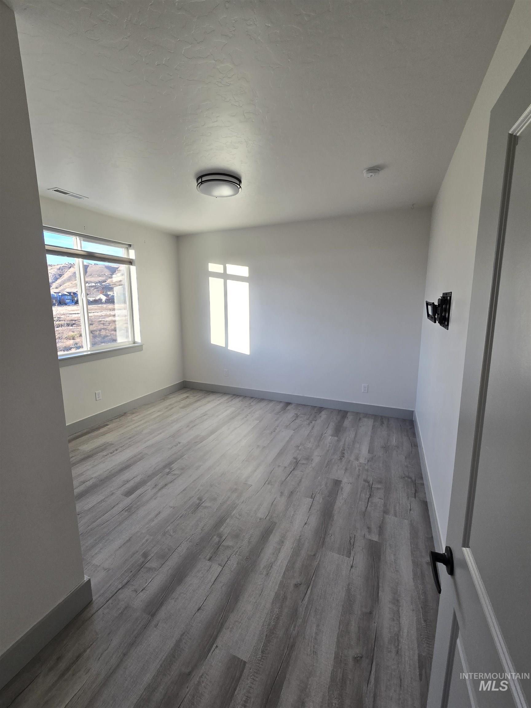 4210 E Parkcenter Boulevard, Boise, Idaho 83716, 3 Bedrooms, 3.5 Bathrooms, Residential For Sale, Price $697,900,MLS 98966688