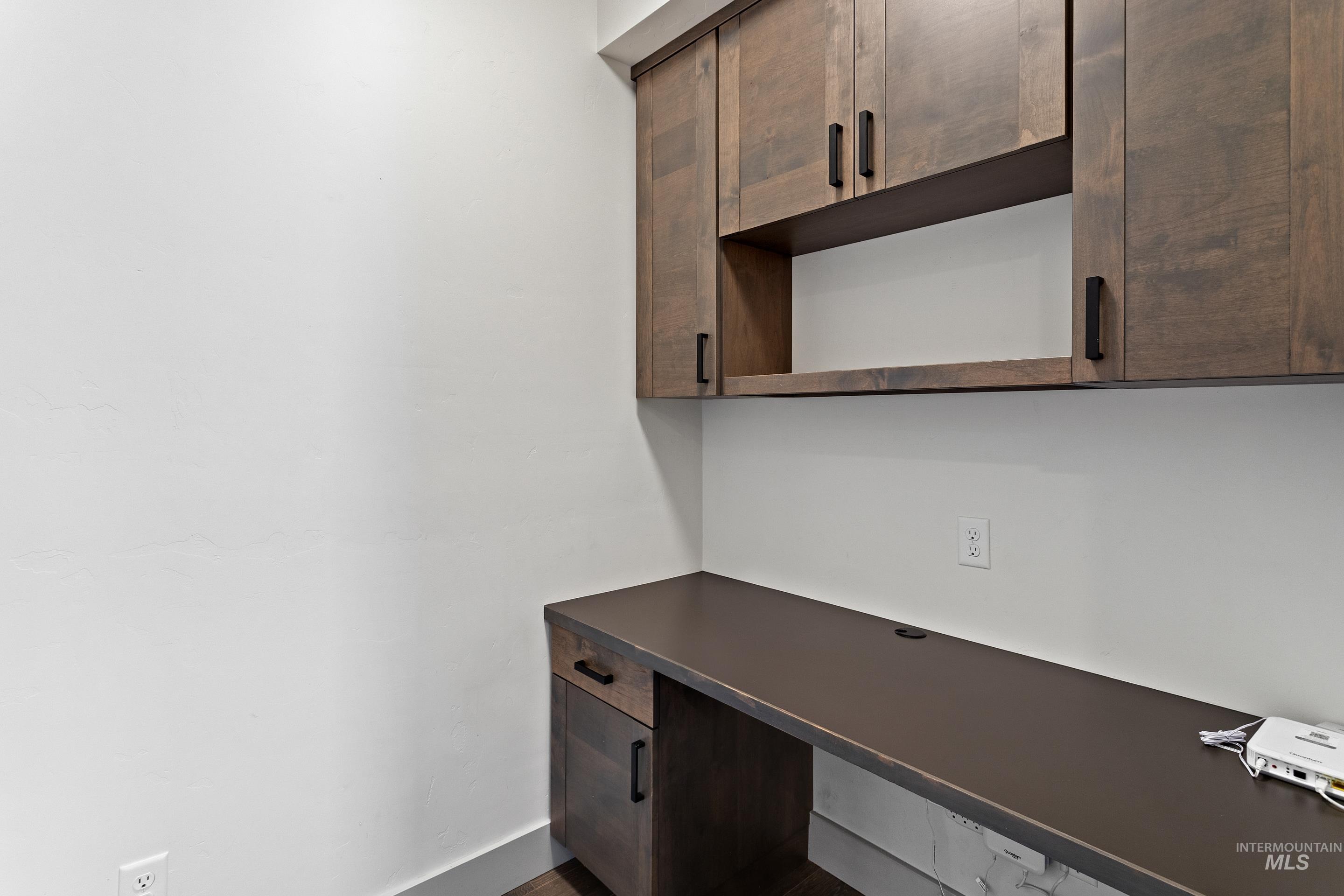 4210 E Parkcenter Boulevard, Boise, Idaho 83716, 3 Bedrooms, 3.5 Bathrooms, Residential For Sale, Price $674,990, 98966688