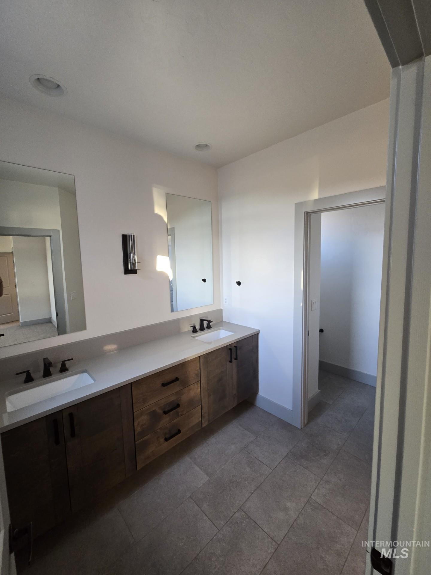 4210 E Parkcenter Boulevard, Boise, Idaho 83716, 3 Bedrooms, 3.5 Bathrooms, Residential For Sale, Price $697,900,MLS 98966688