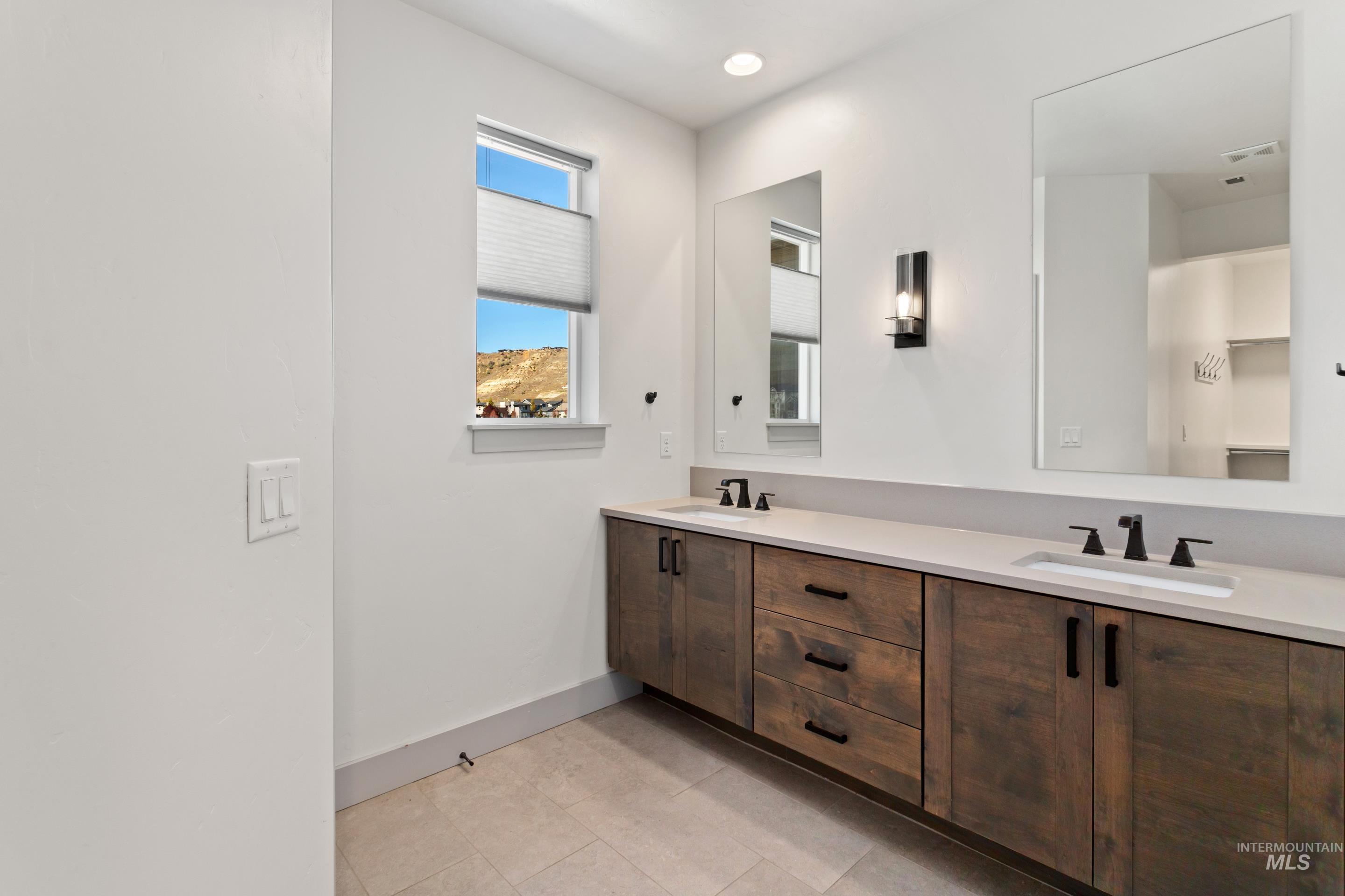 4210 E Parkcenter Boulevard, Boise, Idaho 83716, 3 Bedrooms, 3.5 Bathrooms, Residential For Sale, Price $674,990, 98966688