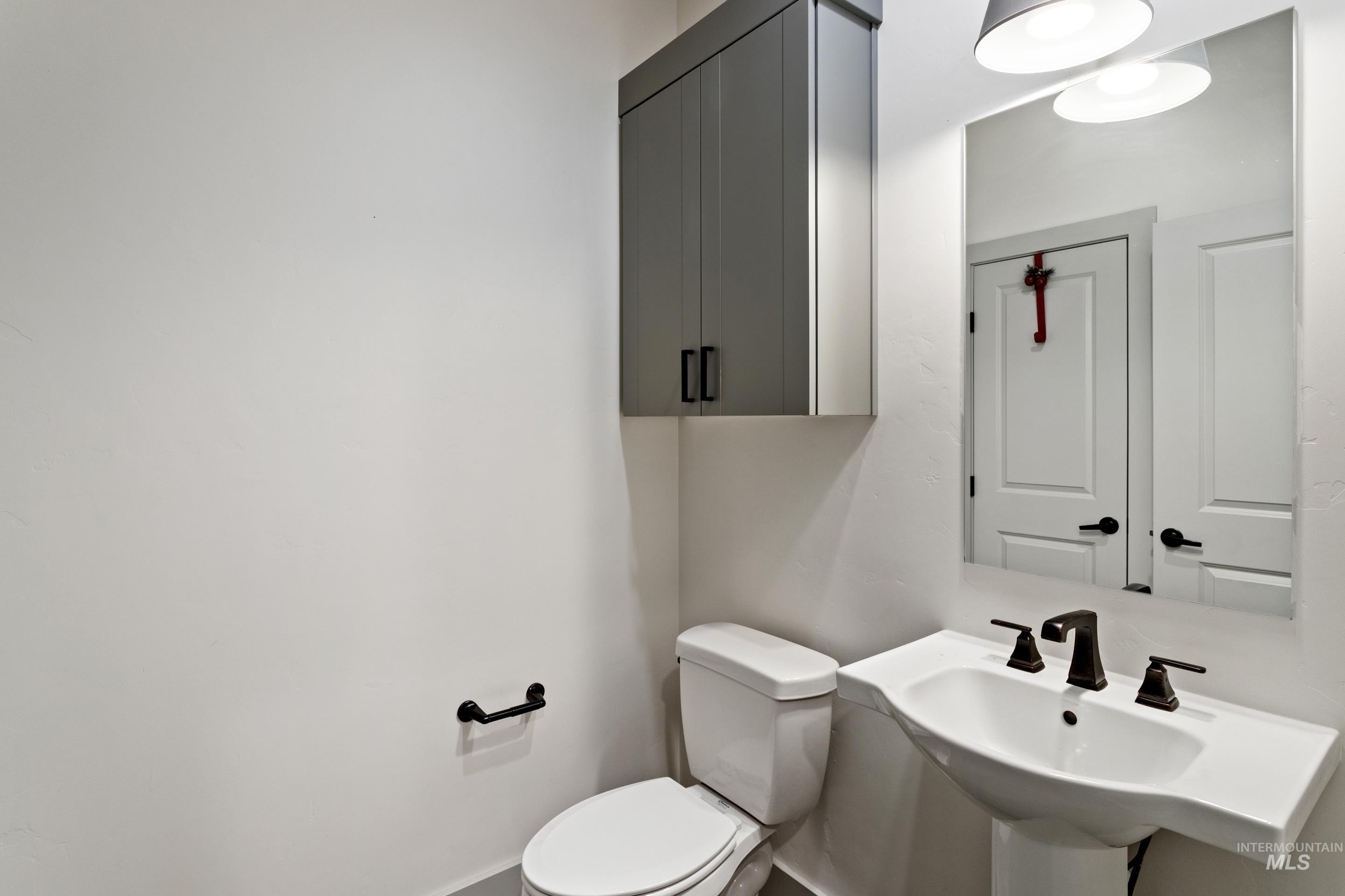 4210 E Parkcenter Boulevard, Boise, Idaho 83716, 3 Bedrooms, 3.5 Bathrooms, Residential For Sale, Price $674,990, 98966688