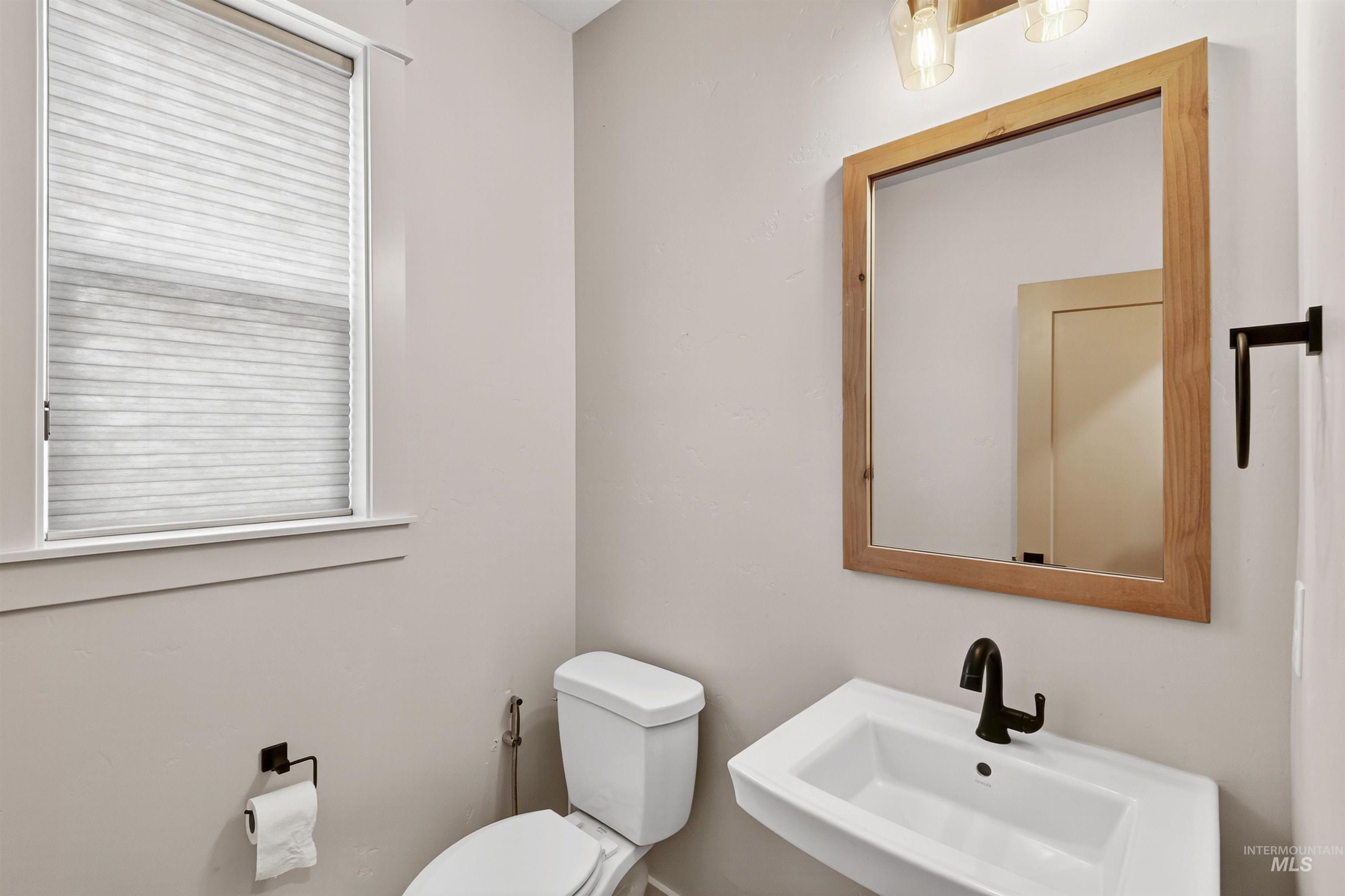 6839 N Willowside Ave, Meridian, Idaho 83646, 6 Bedrooms, 3.5 Bathrooms, Residential For Sale, Price $980,000,MLS 98966699