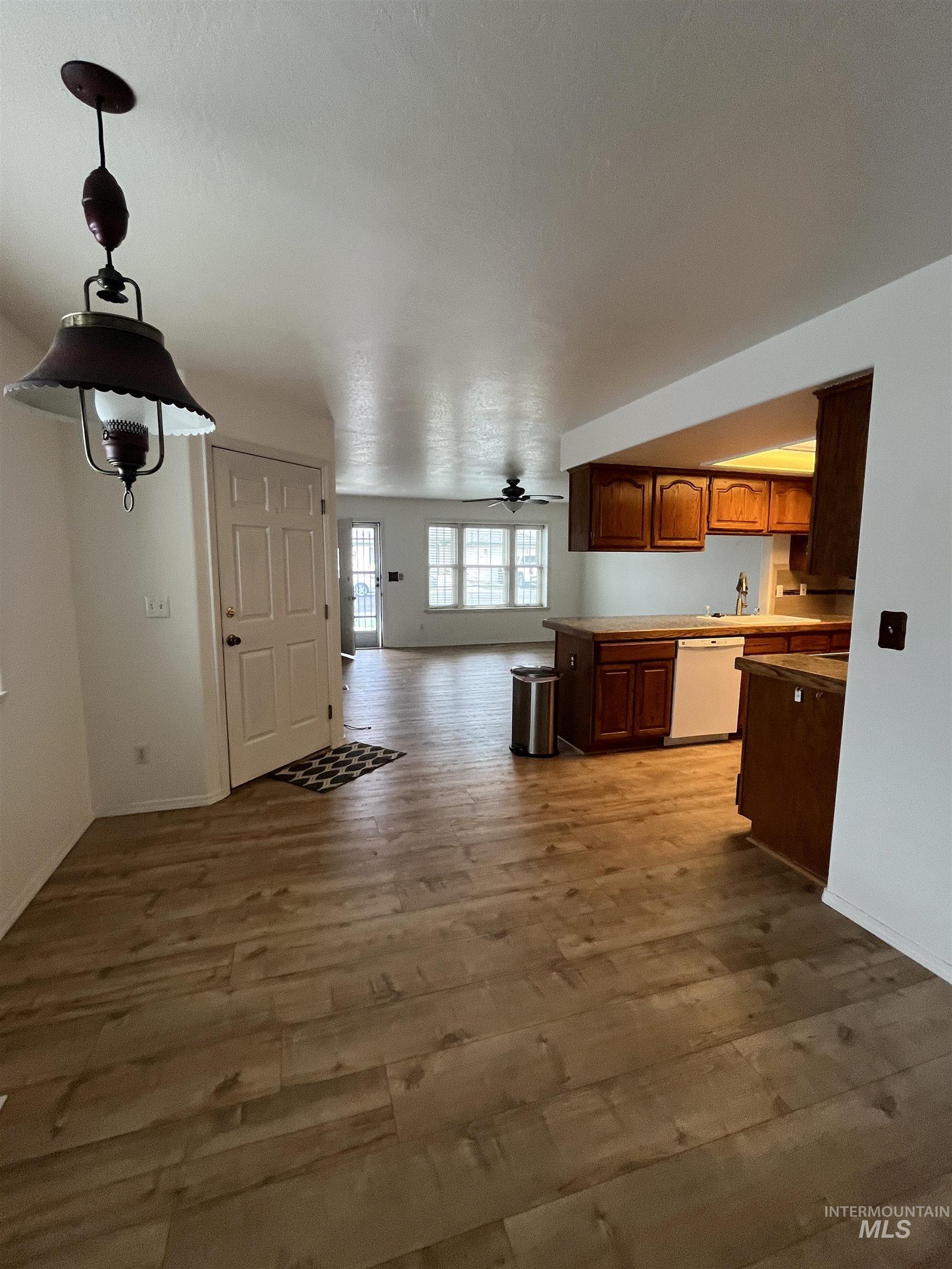 129 Country Lane Loop, Payette, Idaho 83661-9999, 2 Bedrooms, 2 Bathrooms, Residential For Sale, Price $299,900,MLS 98966711