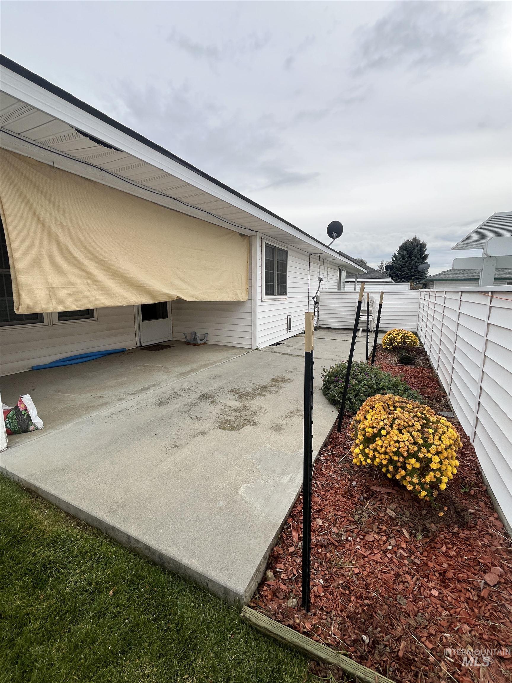 129 Country Lane Loop, Payette, Idaho 83661-9999, 2 Bedrooms, 2 Bathrooms, Residential For Sale, Price $299,900,MLS 98966711