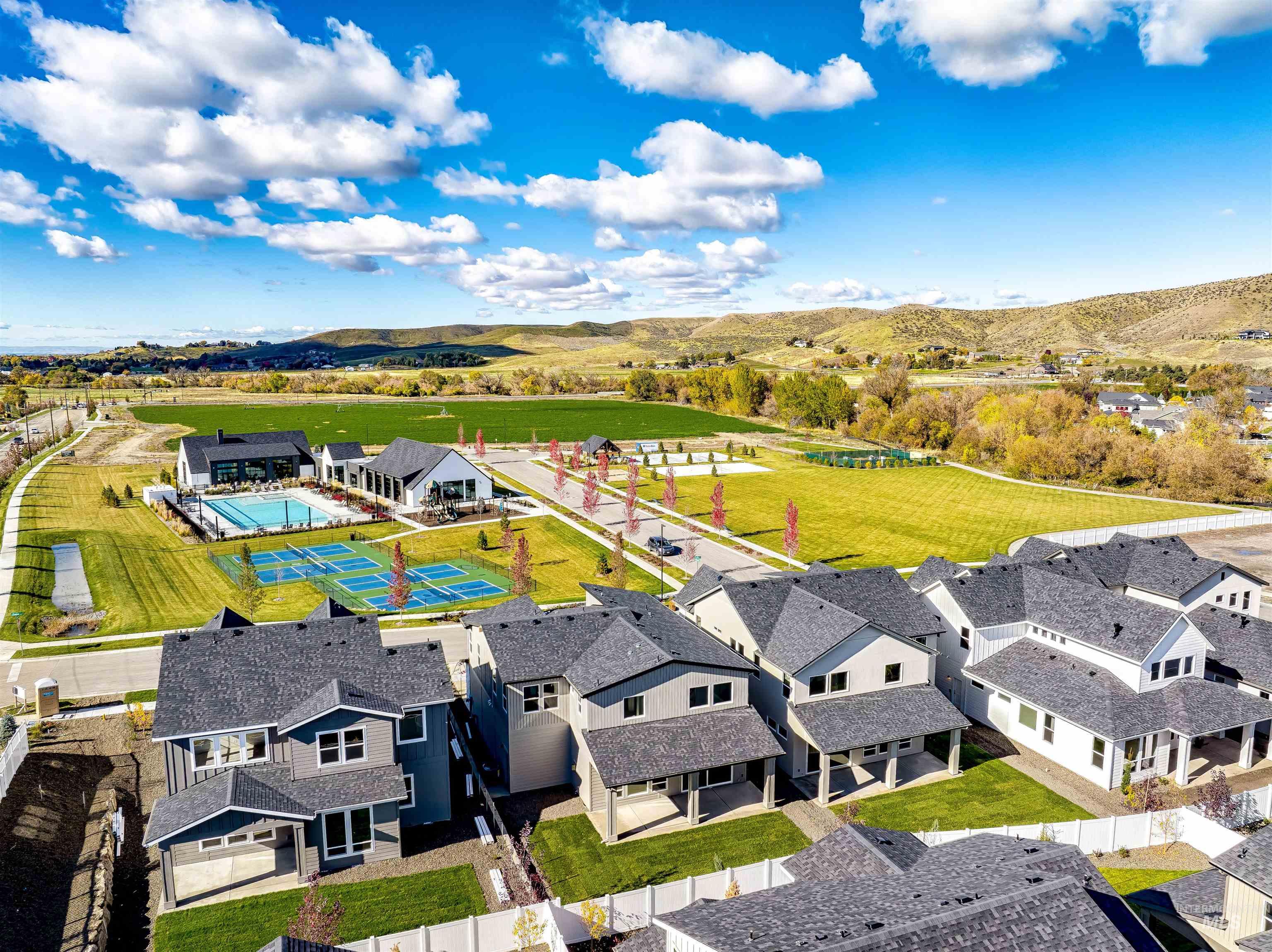 13900 N Ermine Ave, Boise, Idaho 83714, 4 Bedrooms, 3.5 Bathrooms, Residential For Sale, Price $895,092,MLS 98966719