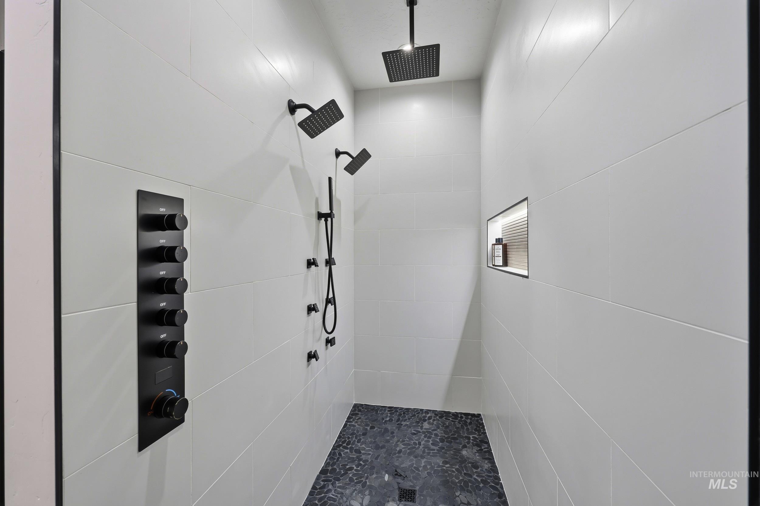 25300 Harvey Rd, Caldwell, Idaho 83607-7638, 5 Bedrooms, 3 Bathrooms, Residential For Sale, Price $1,374,939,MLS 98966745