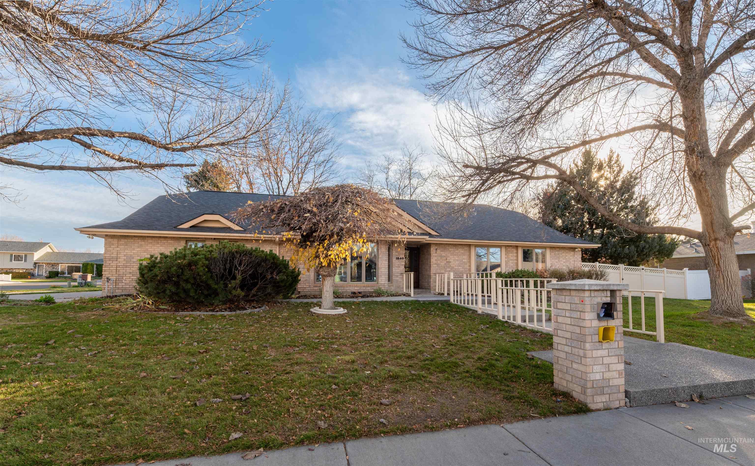 1840 Candleridge Dr, Twin Falls, Idaho 83301-0000, 3 Bedrooms, 2 Bathrooms, Residential For Sale, Price $450,000,MLS 98966782