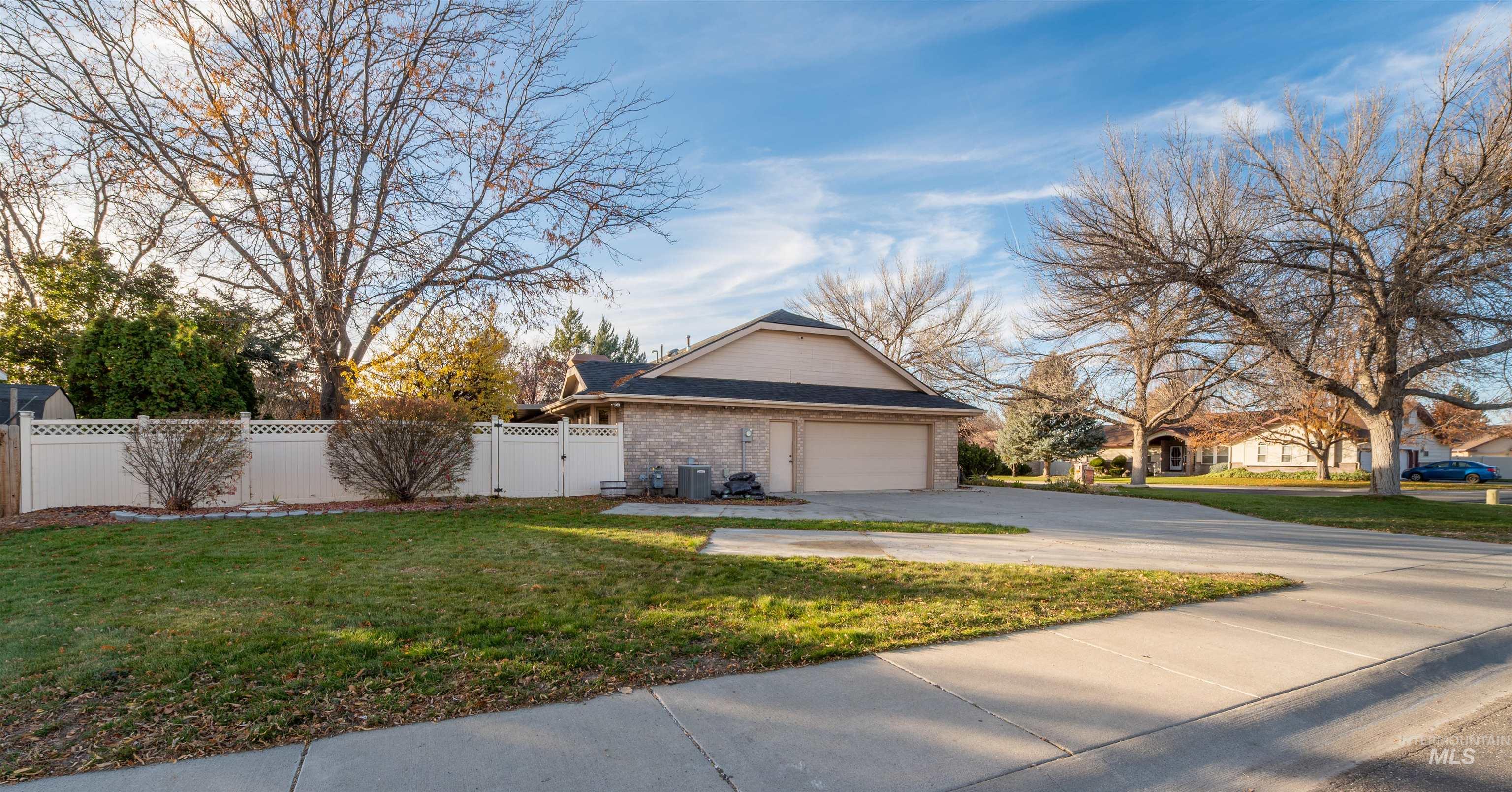 1840 Candleridge Dr, Twin Falls, Idaho 83301-0000, 3 Bedrooms, 2 Bathrooms, Residential For Sale, Price $450,000,MLS 98966782