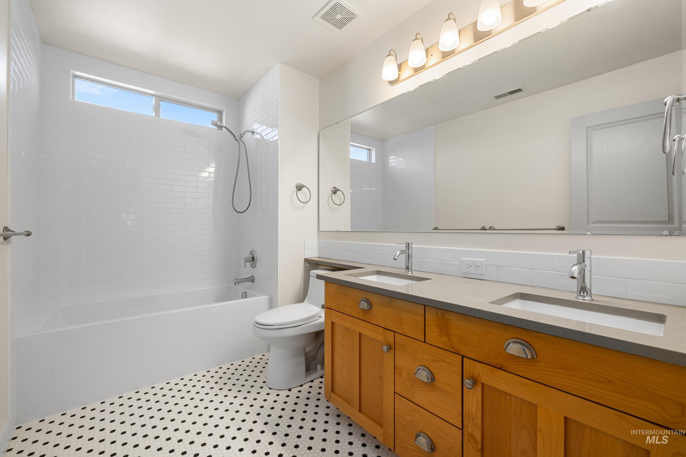 918 N Caledonia Place, Eagle, Idaho 83616, 4 Bedrooms, 2.5 Bathrooms, Residential For Sale, Price $899,900,MLS 98966806