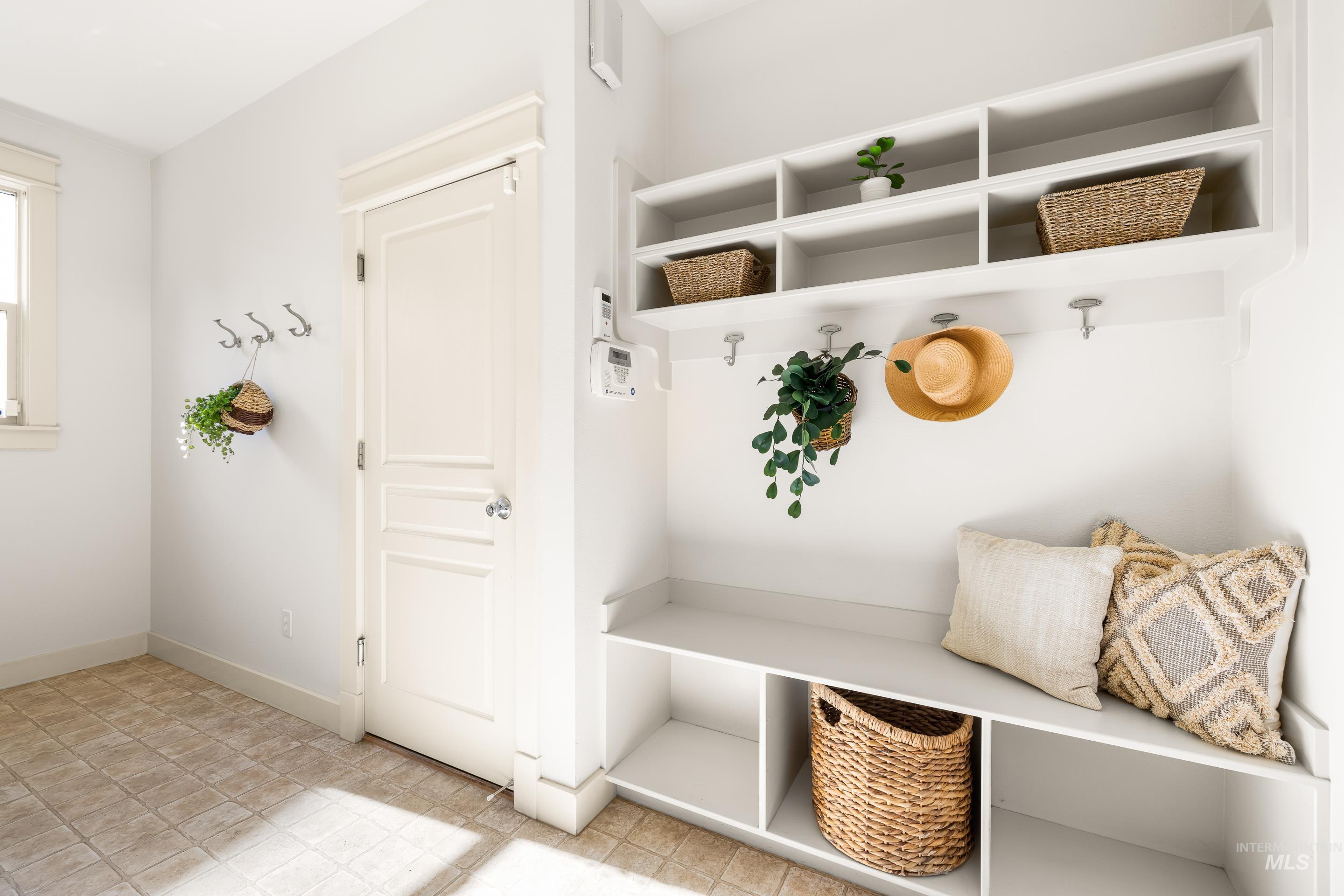 918 N Caledonia Place, Eagle, Idaho 83616, 4 Bedrooms, 2.5 Bathrooms, Residential For Sale, Price $899,900,MLS 98966806