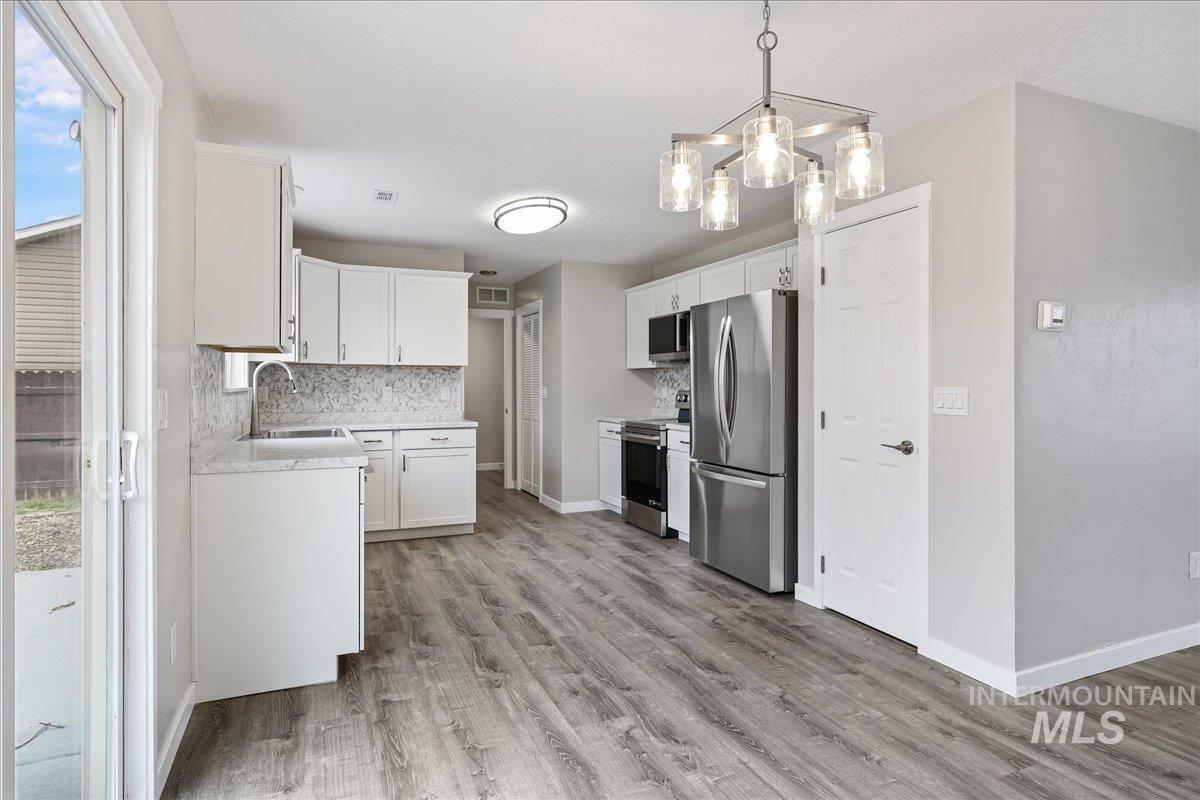 16918 Elsinore Ave, Caldwell, Idaho 83607, 4 Bedrooms, 2.5 Bathrooms, Residential For Sale, Price $389,000,MLS 98966813