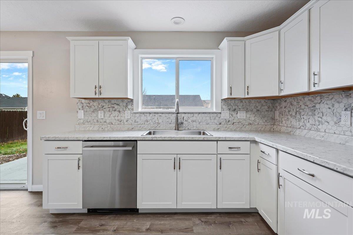 16918 Elsinore Ave, Caldwell, Idaho 83607, 4 Bedrooms, 2.5 Bathrooms, Residential For Sale, Price $389,000,MLS 98966813