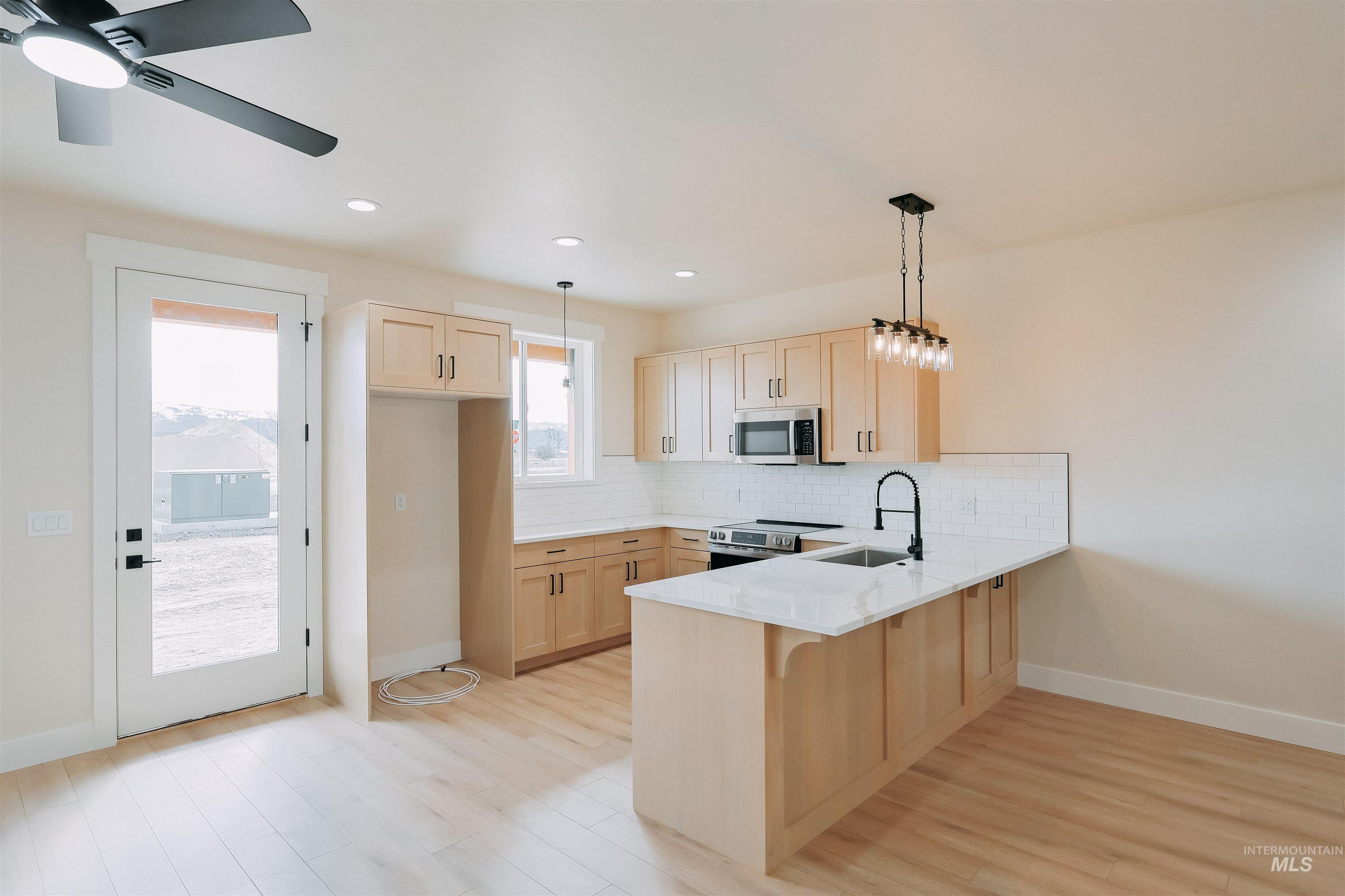 10 North Creek Way, Cascade, Idaho 83611, 3 Bedrooms, 3 Bathrooms, Residential For Sale, Price $549,000, 98966821