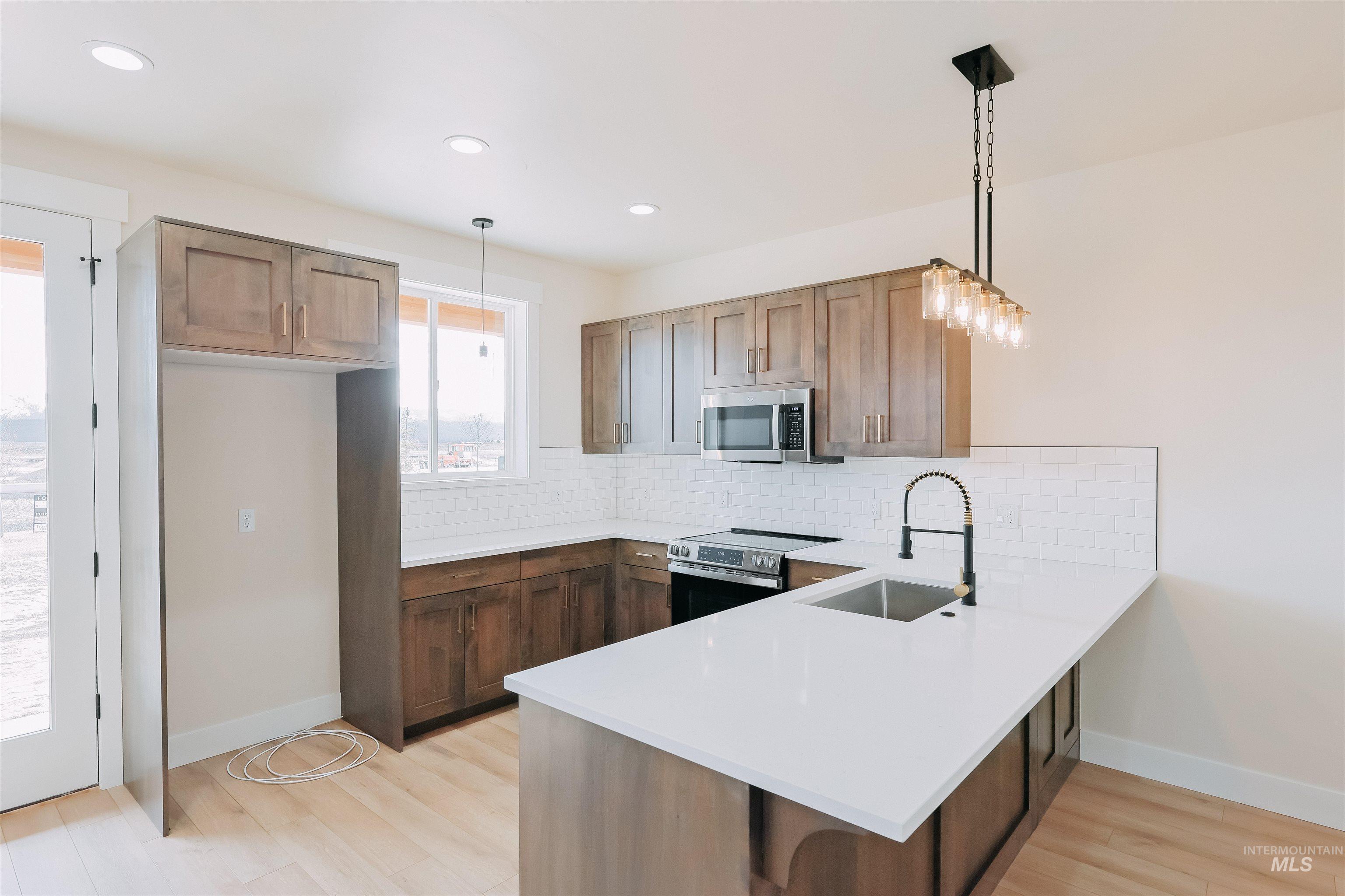 10 North Creek Way, Cascade, Idaho 83611, 3 Bedrooms, 3 Bathrooms, Residential For Sale, Price $549,000, 98966821