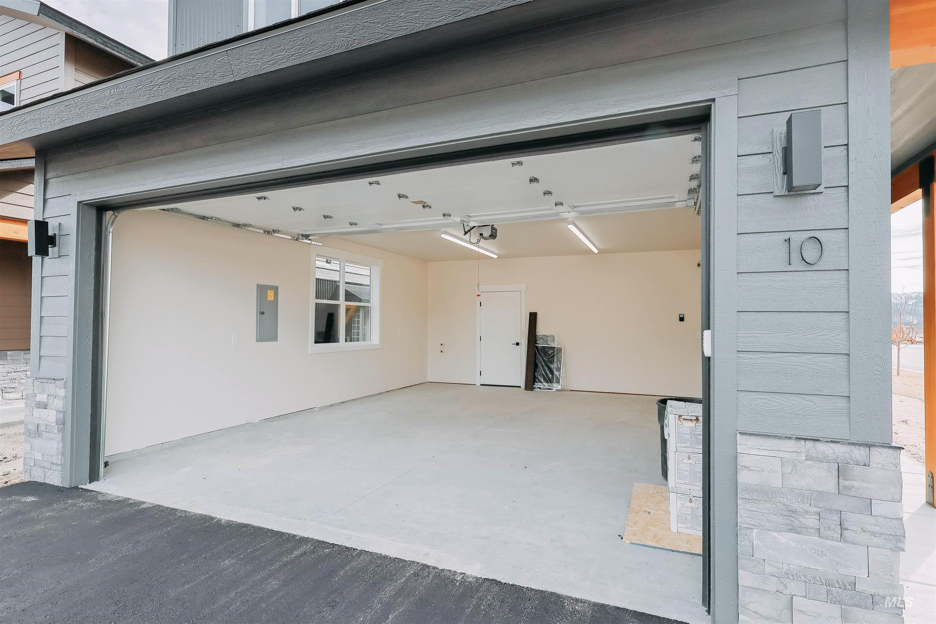 10 North Creek Way, Cascade, Idaho 83611, 3 Bedrooms, 3 Bathrooms, Residential For Sale, Price $549,000, 98966821