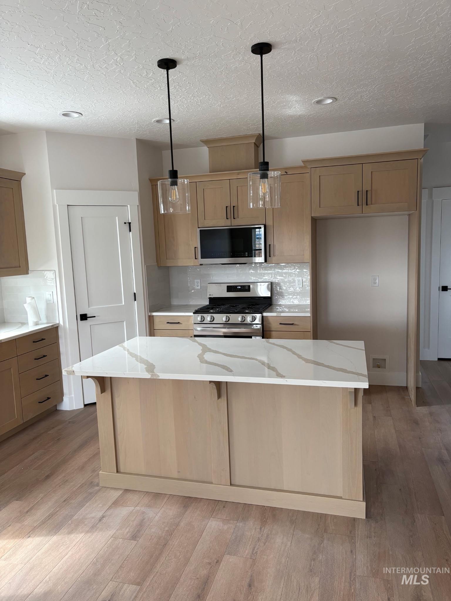 10 North Creek Way, Cascade, Idaho 83611, 3 Bedrooms, 3 Bathrooms, Residential For Sale, Price $549,000,MLS 98966821