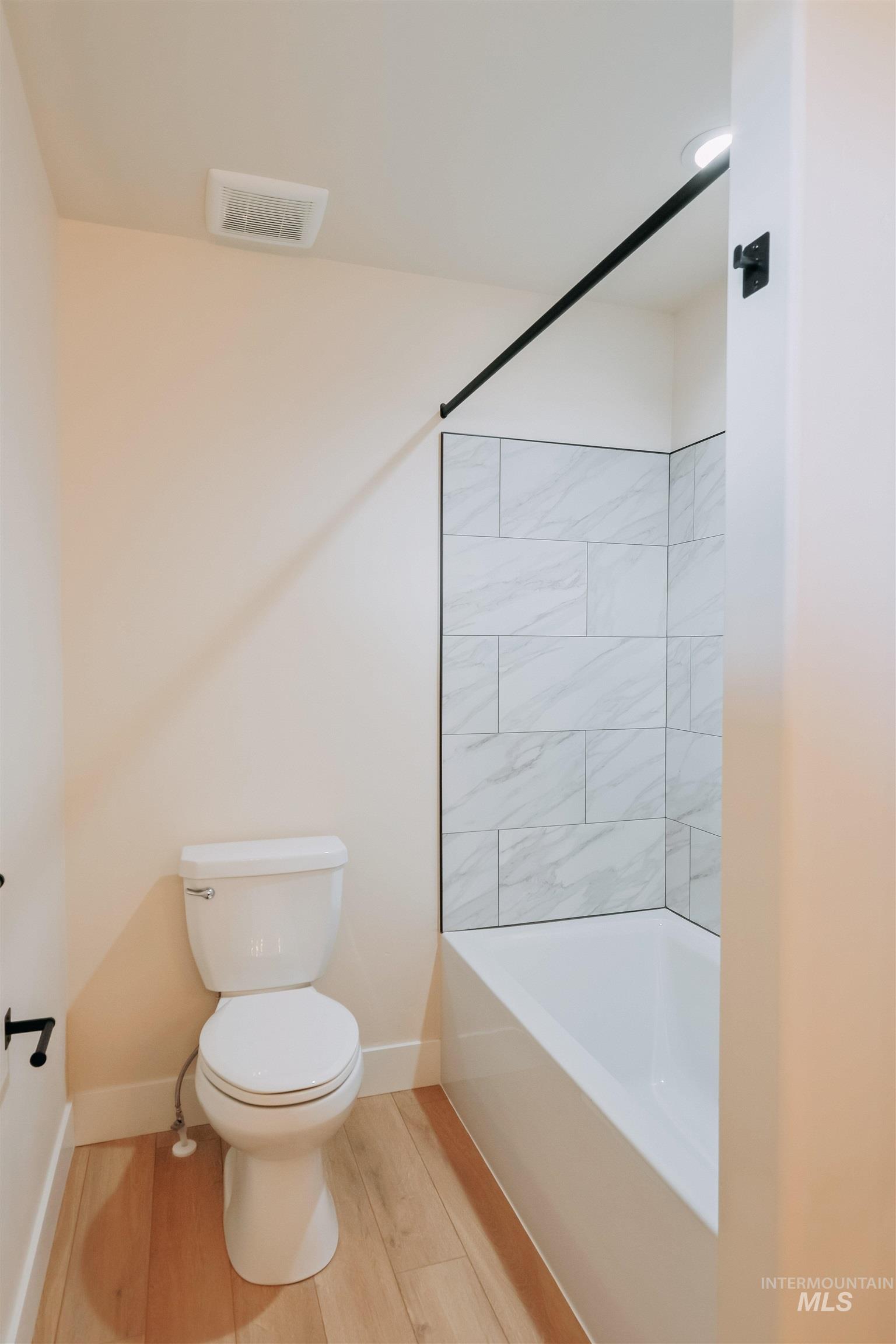 10 North Creek Way, Cascade, Idaho 83611, 3 Bedrooms, 3 Bathrooms, Residential For Sale, Price $549,000, 98966821