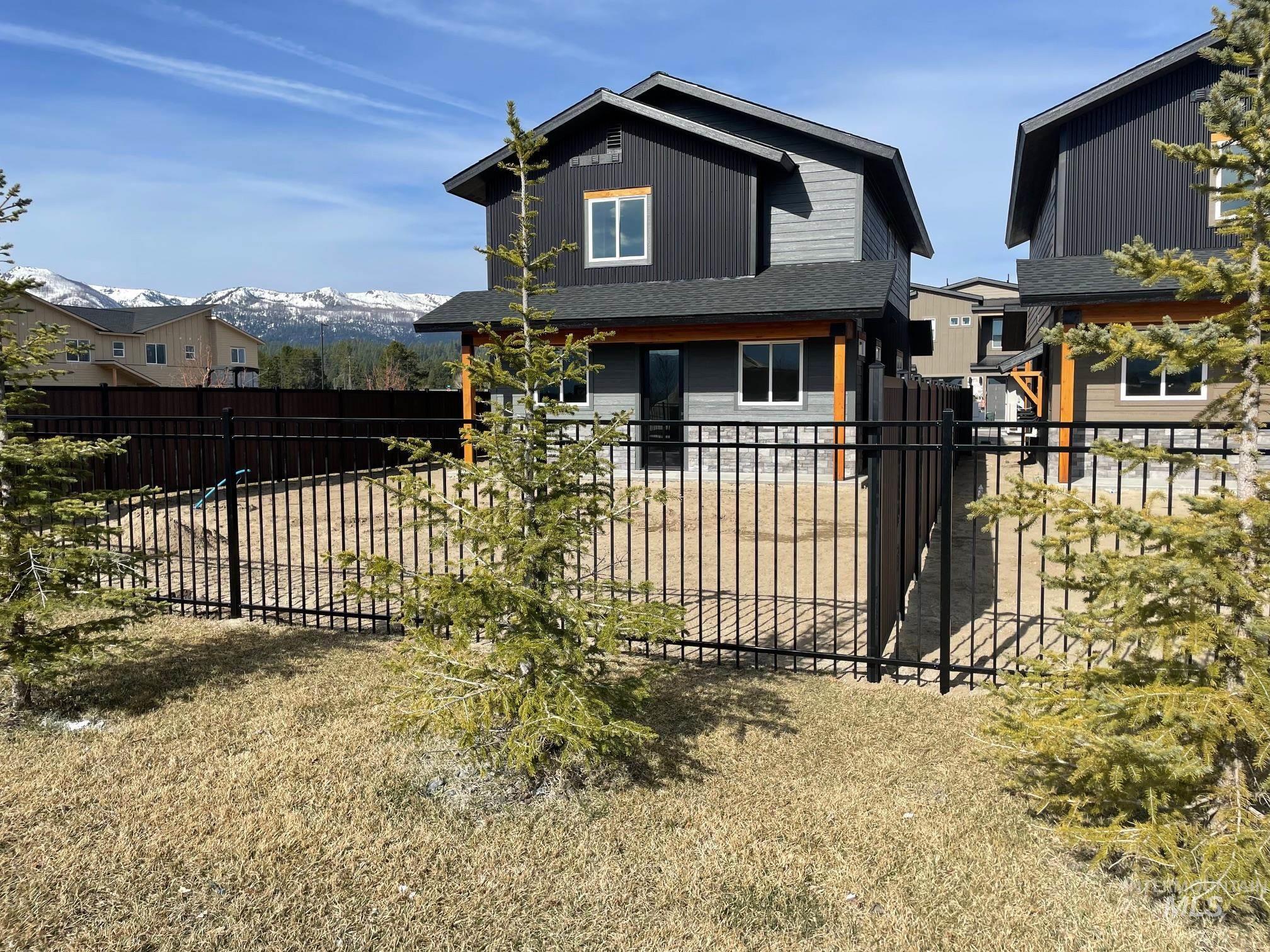 12 North Creek Way, Cascade, Idaho 83611, 3 Bedrooms, 3 Bathrooms, Residential For Sale, Price $549,000, 98966823