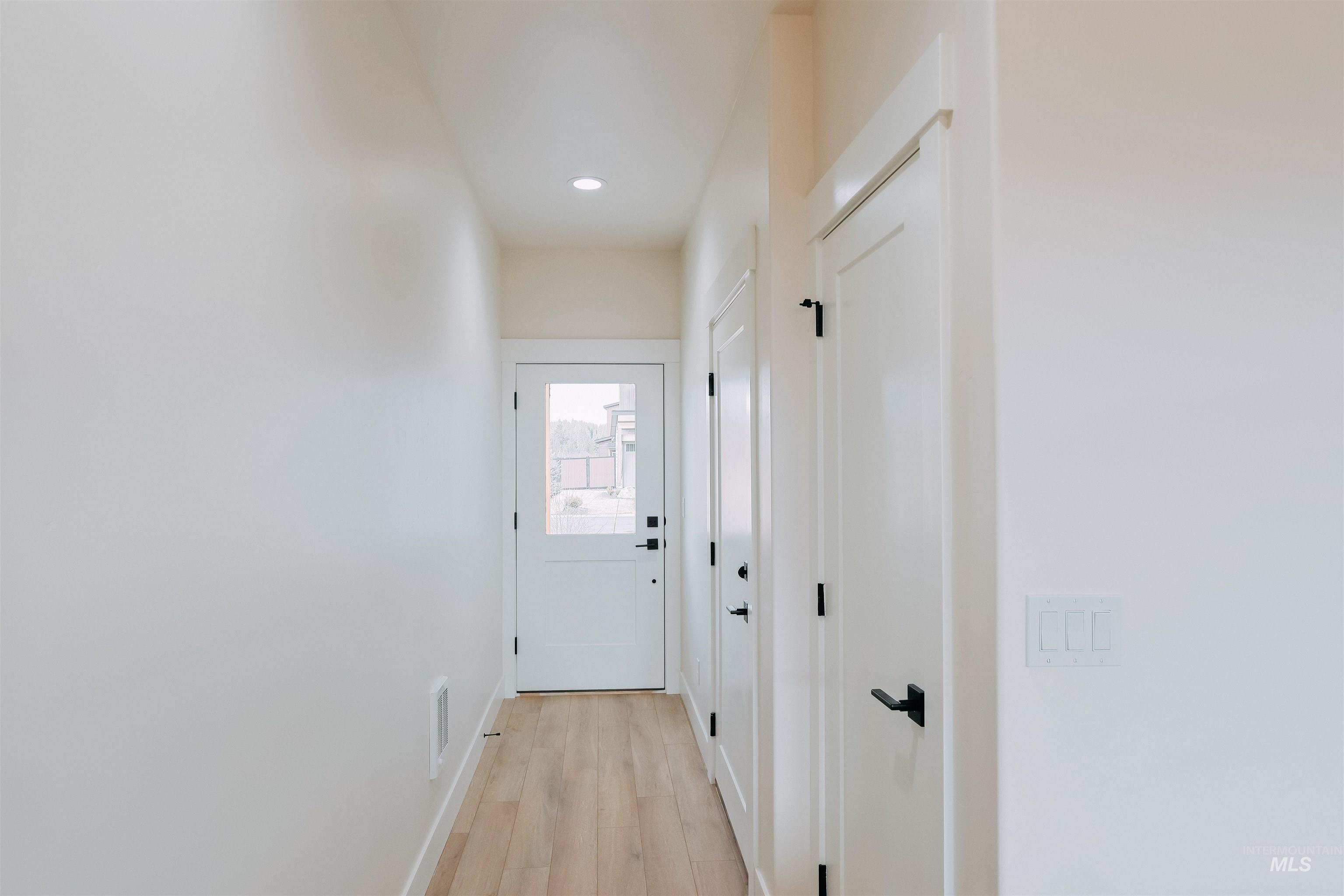 12 North Creek Way, Cascade, Idaho 83611, 3 Bedrooms, 3 Bathrooms, Residential For Sale, Price $549,000, 98966823