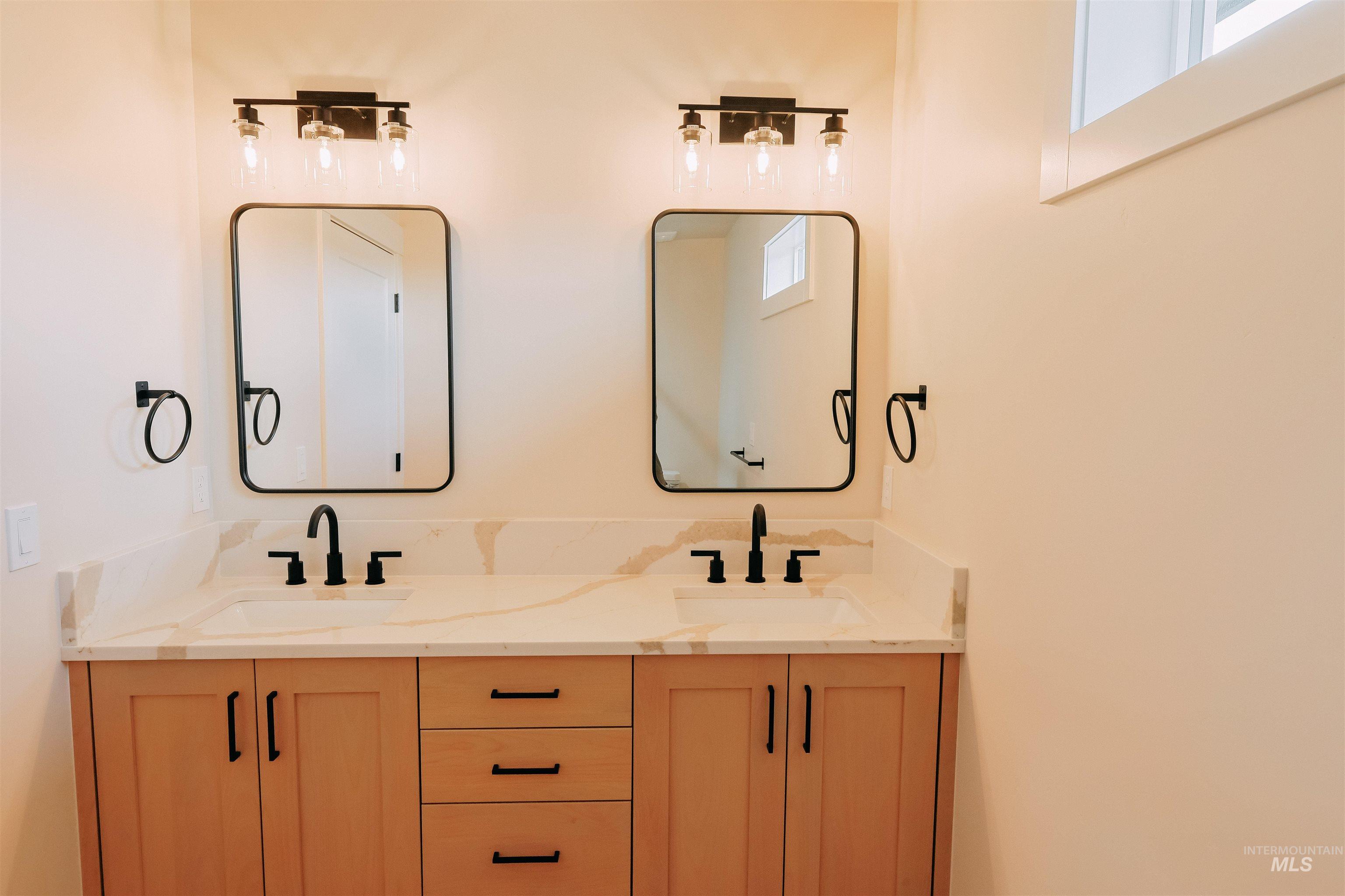 12 North Creek Way, Cascade, Idaho 83611, 3 Bedrooms, 3 Bathrooms, Residential For Sale, Price $549,000, 98966823