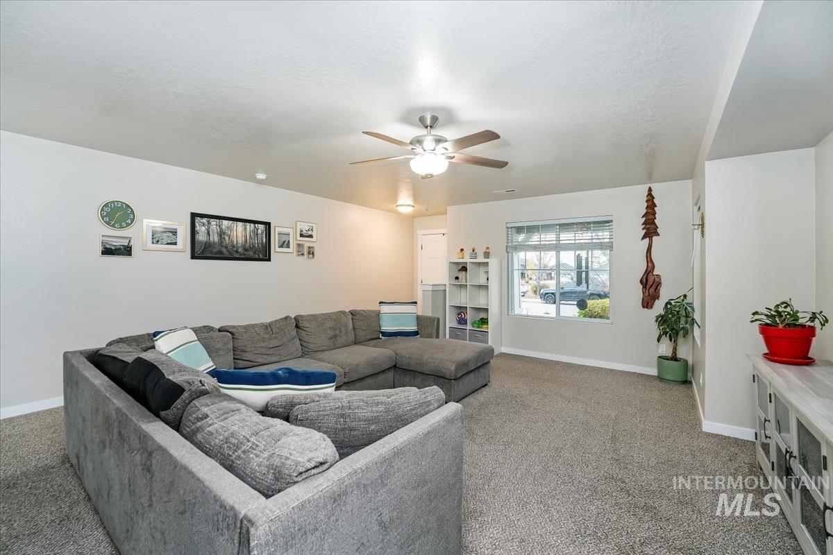 4585 W Everest St, Meridian, Idaho 83646, 5 Bedrooms, 2.5 Bathrooms, Residential For Sale, Price $549,000,MLS 98966828