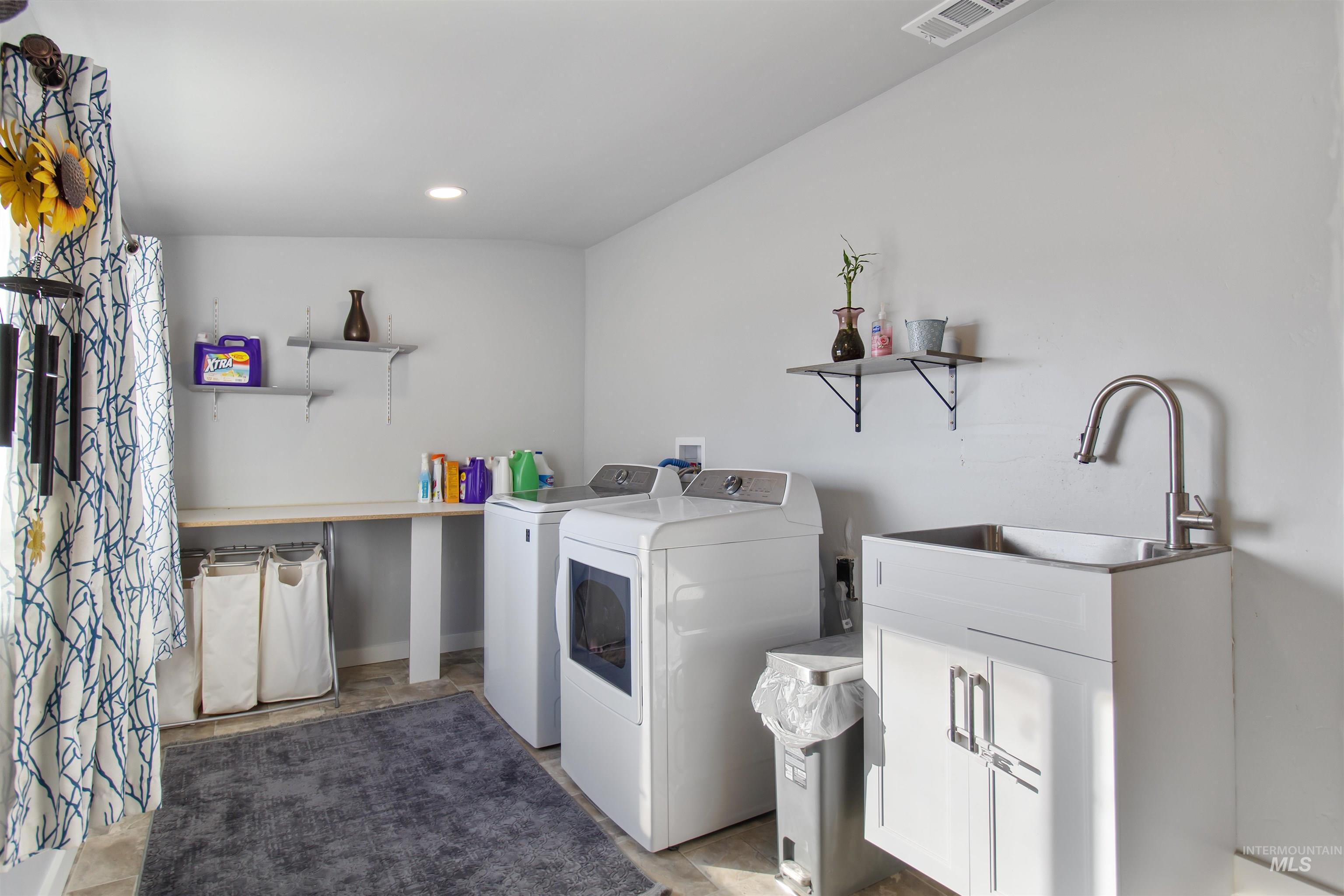 3582 N 3230 E, Kimberly, Idaho 83341, 3 Bedrooms, 2 Bathrooms, Residential For Sale, Price $415,000,MLS 98966858