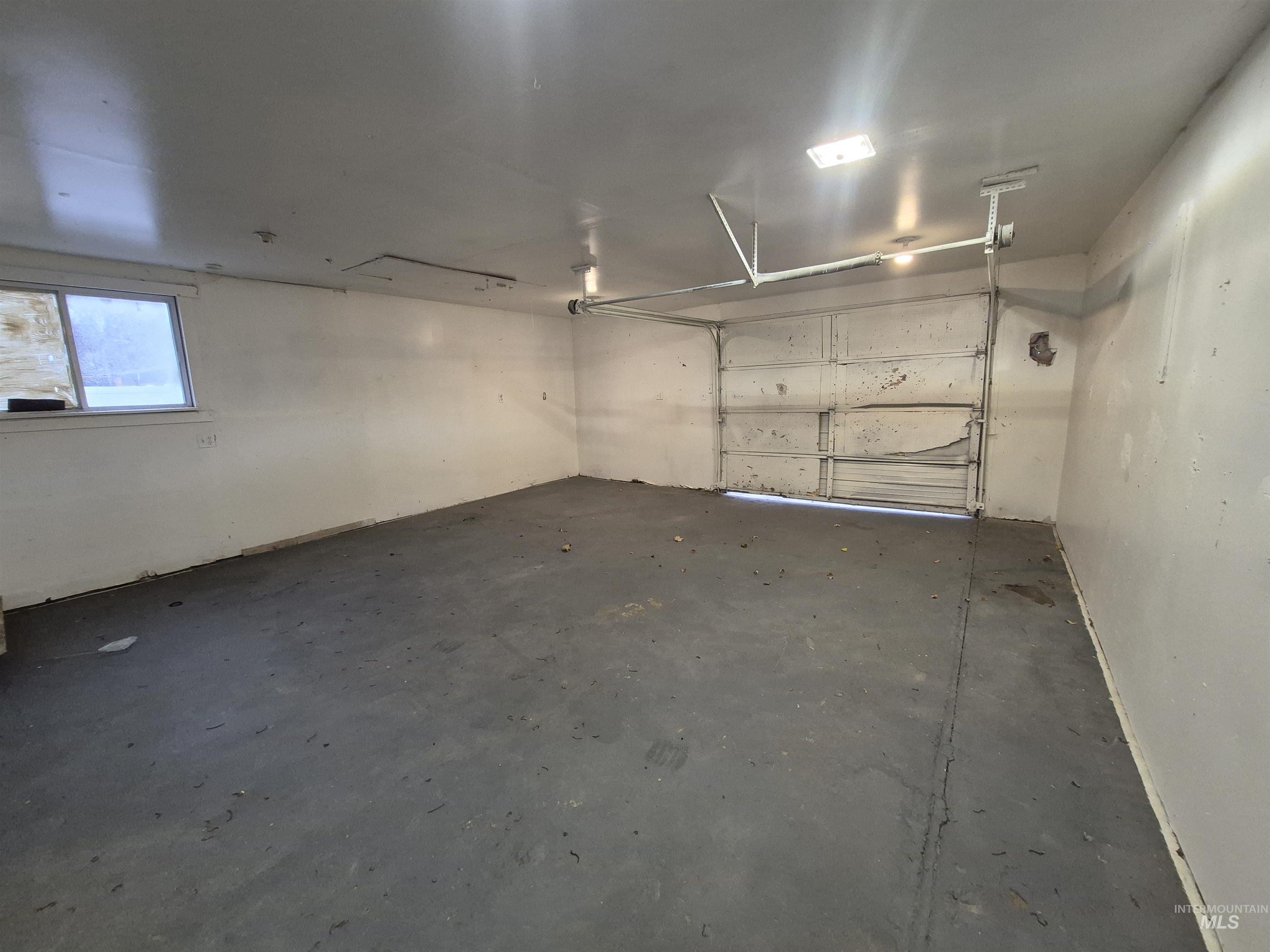 403 16th Ave E, Jerome, Idaho 83338, 4 Bedrooms, 2 Bathrooms, Residential For Sale, Price $339,900,MLS 98966875