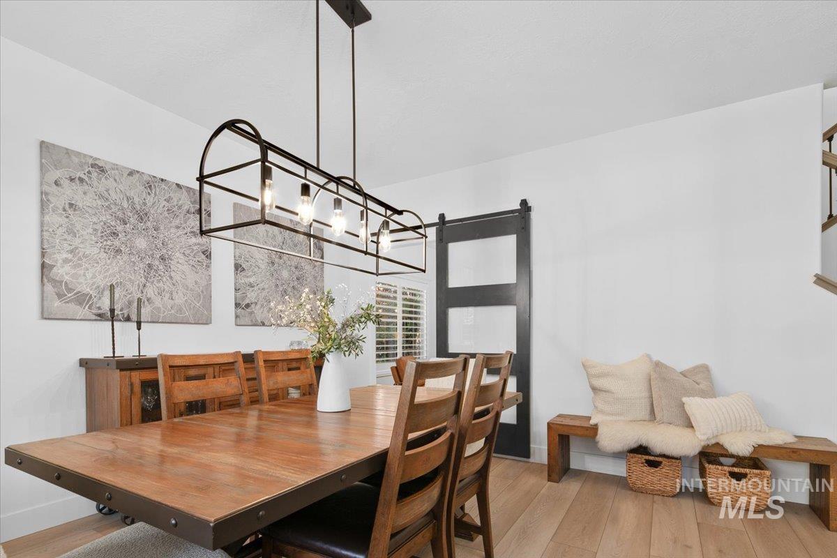 650 N Clearpoint Way, Eagle, Idaho 83616-7207, 5 Bedrooms, 3 Bathrooms, Residential For Sale, Price $975,000,MLS 98966881