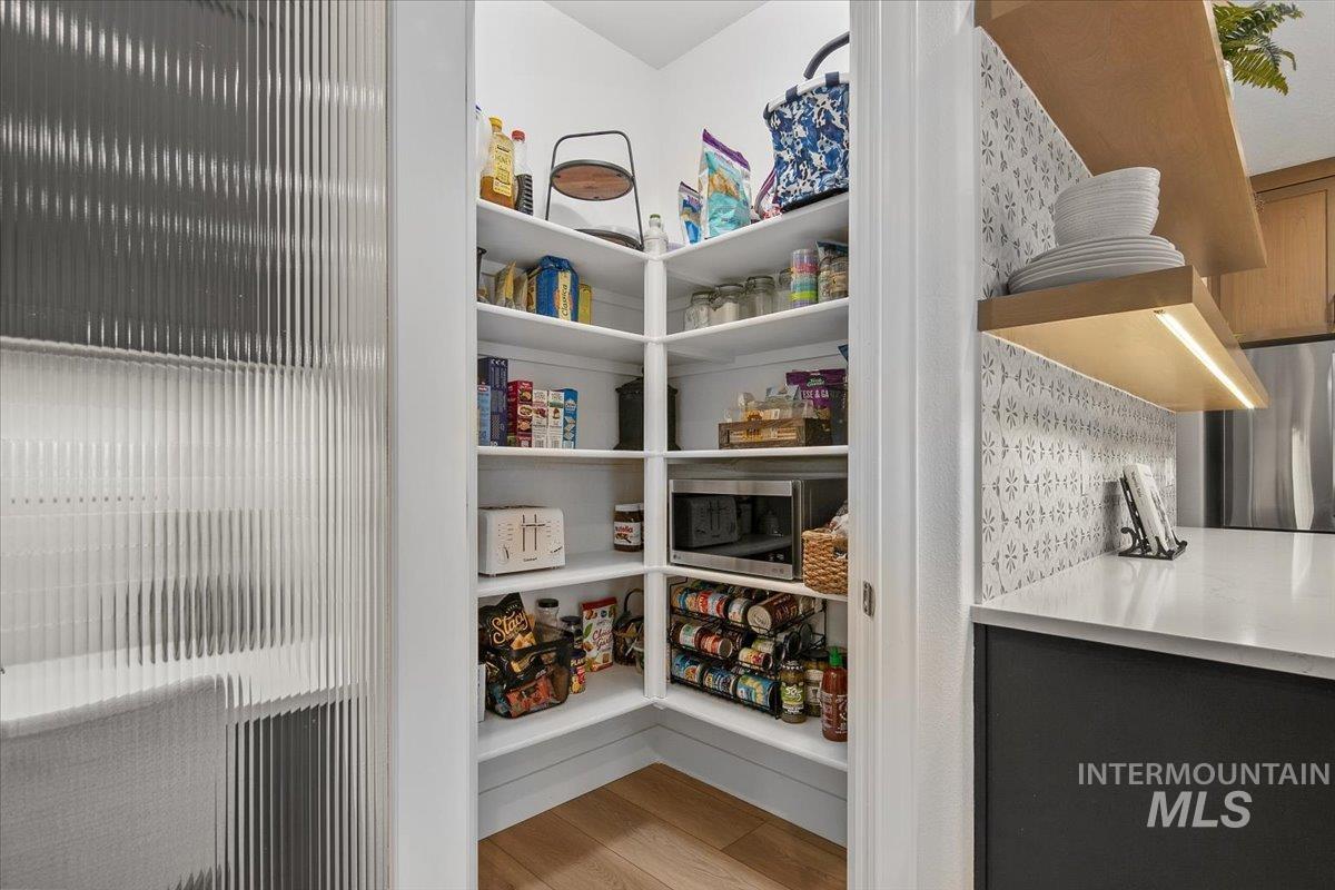 650 N Clearpoint Way, Eagle, Idaho 83616-7207, 5 Bedrooms, 3 Bathrooms, Residential For Sale, Price $975,000,MLS 98966881