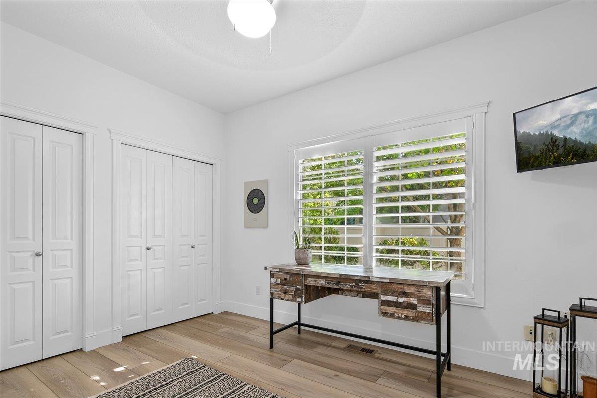 650 N Clearpoint Way, Eagle, Idaho 83616-7207, 5 Bedrooms, 3 Bathrooms, Residential For Sale, Price $975,000,MLS 98966881