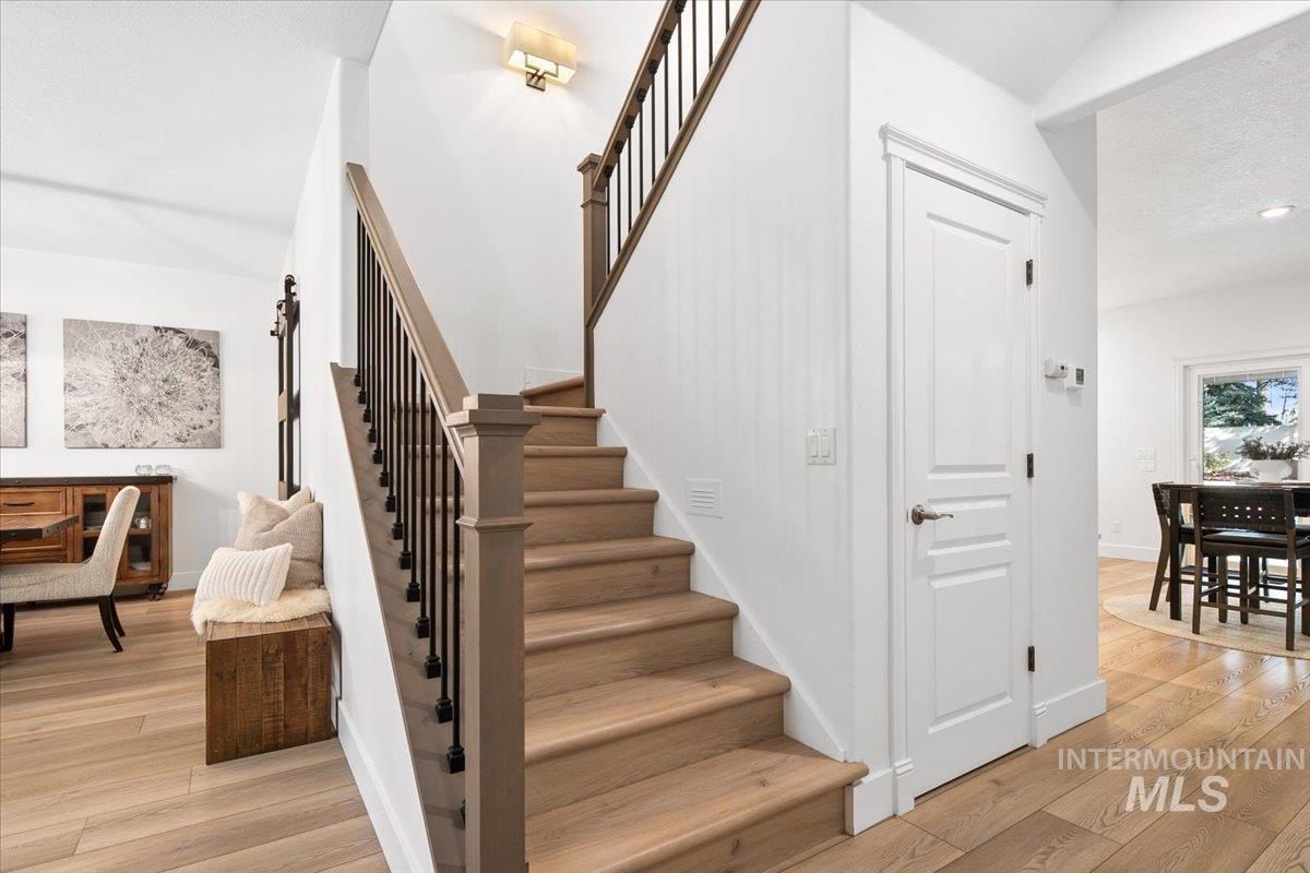 650 N Clearpoint Way, Eagle, Idaho 83616-7207, 5 Bedrooms, 3 Bathrooms, Residential For Sale, Price $975,000,MLS 98966881