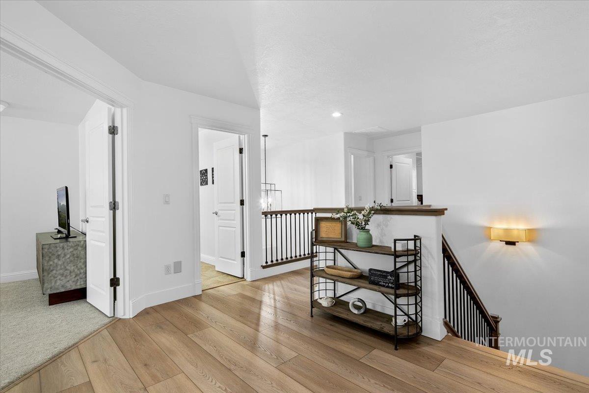 650 N Clearpoint Way, Eagle, Idaho 83616-7207, 5 Bedrooms, 3 Bathrooms, Residential For Sale, Price $975,000,MLS 98966881