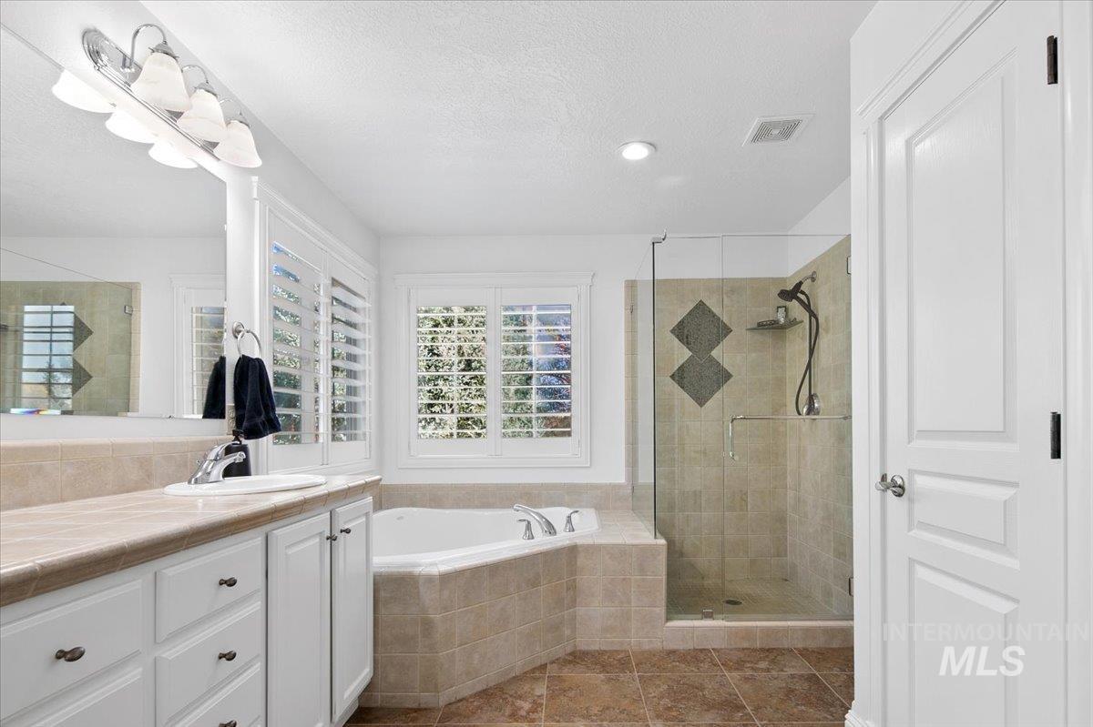 650 N Clearpoint Way, Eagle, Idaho 83616-7207, 5 Bedrooms, 3 Bathrooms, Residential For Sale, Price $975,000,MLS 98966881