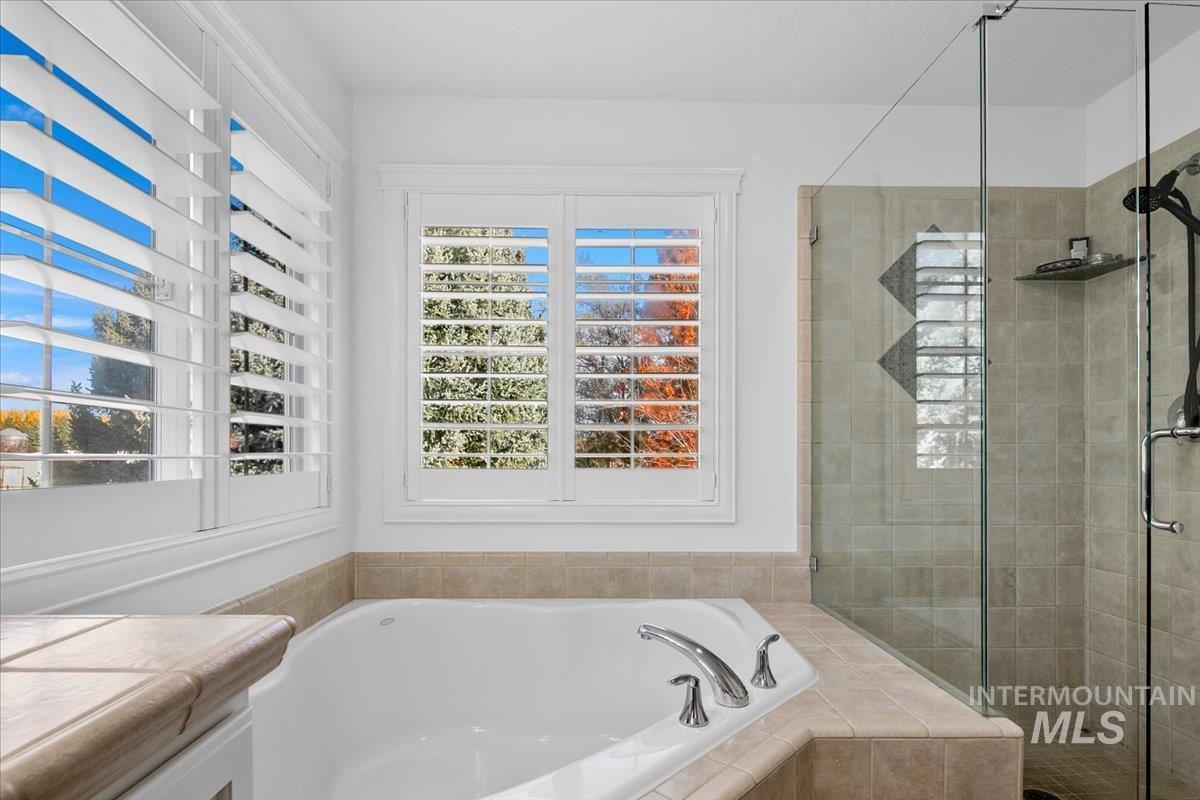 650 N Clearpoint Way, Eagle, Idaho 83616-7207, 5 Bedrooms, 3 Bathrooms, Residential For Sale, Price $975,000,MLS 98966881