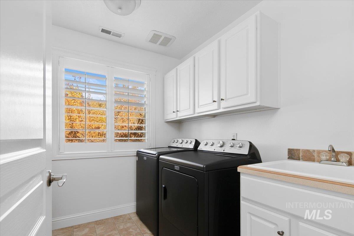 650 N Clearpoint Way, Eagle, Idaho 83616-7207, 5 Bedrooms, 3 Bathrooms, Residential For Sale, Price $975,000,MLS 98966881