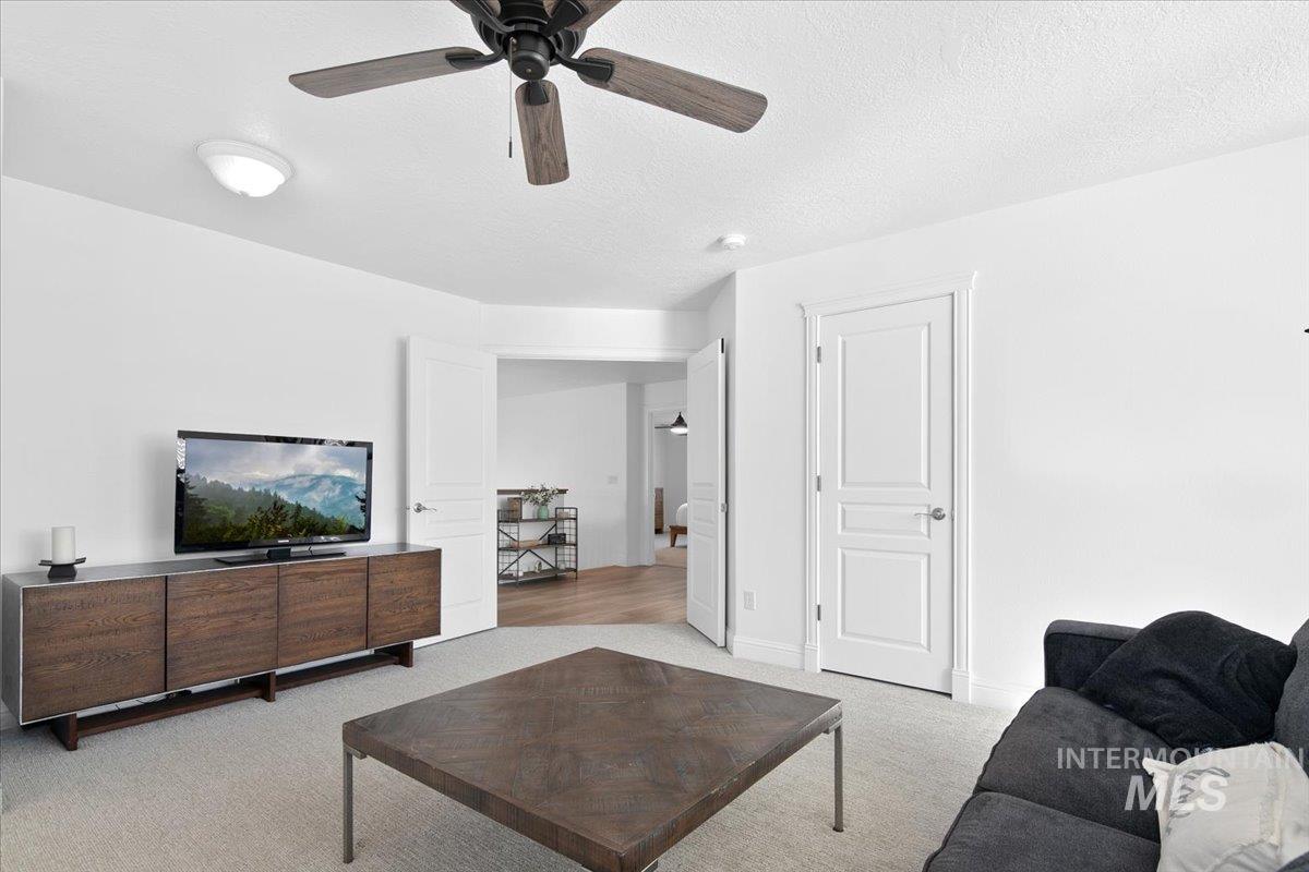 650 N Clearpoint Way, Eagle, Idaho 83616-7207, 5 Bedrooms, 3 Bathrooms, Residential For Sale, Price $975,000,MLS 98966881