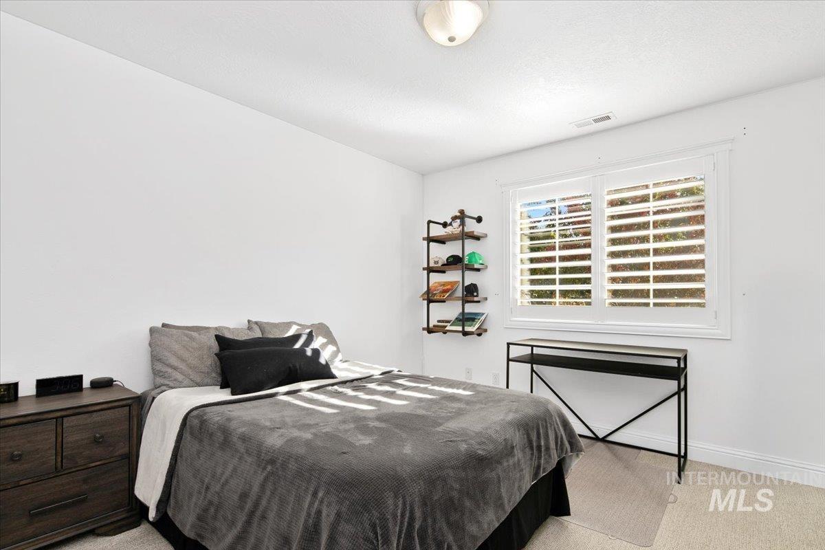 650 N Clearpoint Way, Eagle, Idaho 83616-7207, 5 Bedrooms, 3 Bathrooms, Residential For Sale, Price $975,000,MLS 98966881