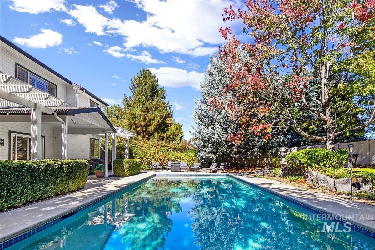 650 N Clearpoint Way, Eagle, Idaho 83616-7207, 5 Bedrooms, 3 Bathrooms, Residential For Sale, Price $975,000,MLS 98966881