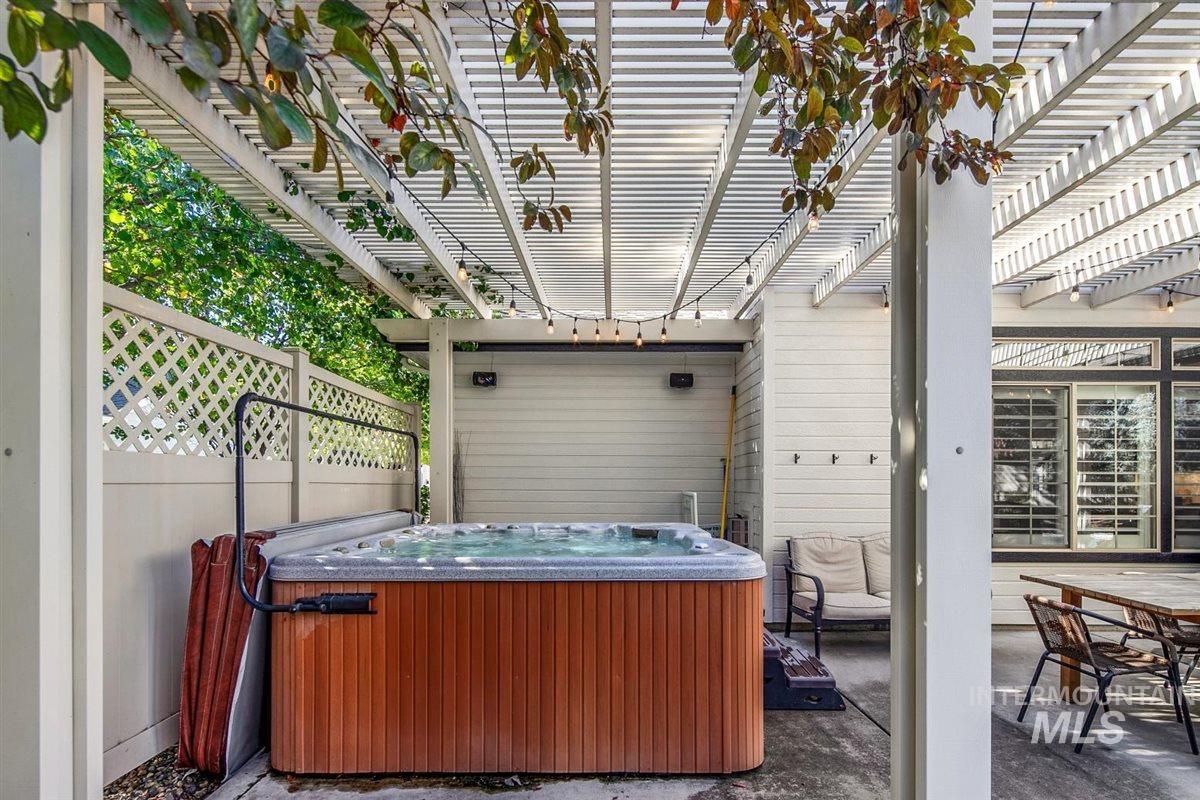 650 N Clearpoint Way, Eagle, Idaho 83616-7207, 5 Bedrooms, 3 Bathrooms, Residential For Sale, Price $975,000,MLS 98966881