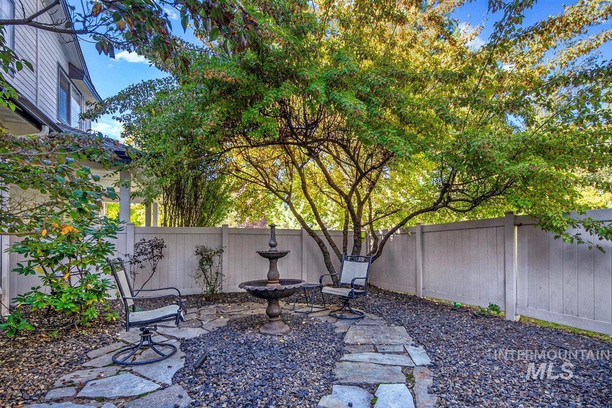 650 N Clearpoint Way, Eagle, Idaho 83616-7207, 5 Bedrooms, 3 Bathrooms, Residential For Sale, Price $975,000,MLS 98966881