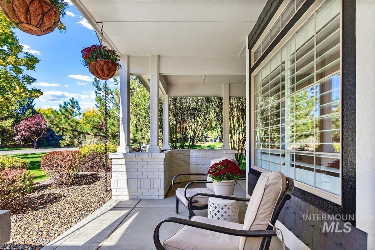 650 N Clearpoint Way, Eagle, Idaho 83616-7207, 5 Bedrooms, 3 Bathrooms, Residential For Sale, Price $975,000,MLS 98966881