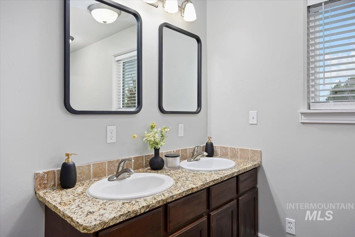 491 W 100 S, Paul, Idaho 83347, 4 Bedrooms, 2.5 Bathrooms, Residential For Sale, Price $399,900,MLS 98966900