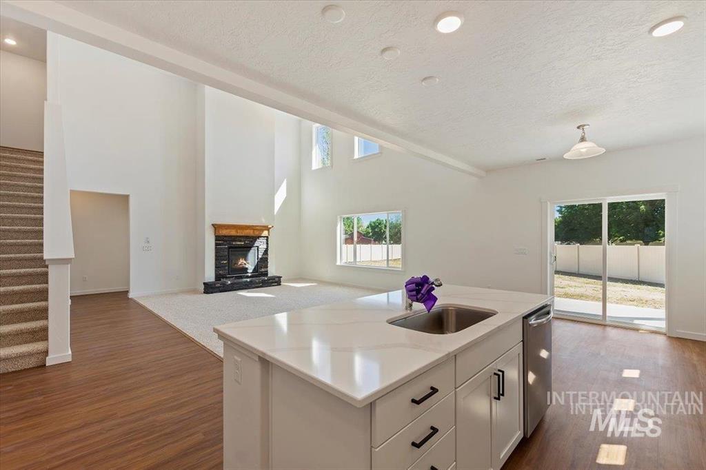 1586 SW Silverstone Ave, Mountain Home, Idaho 83647, 4 Bedrooms, 4 Bathrooms, Residential For Sale, Price $467,990,MLS 98966902